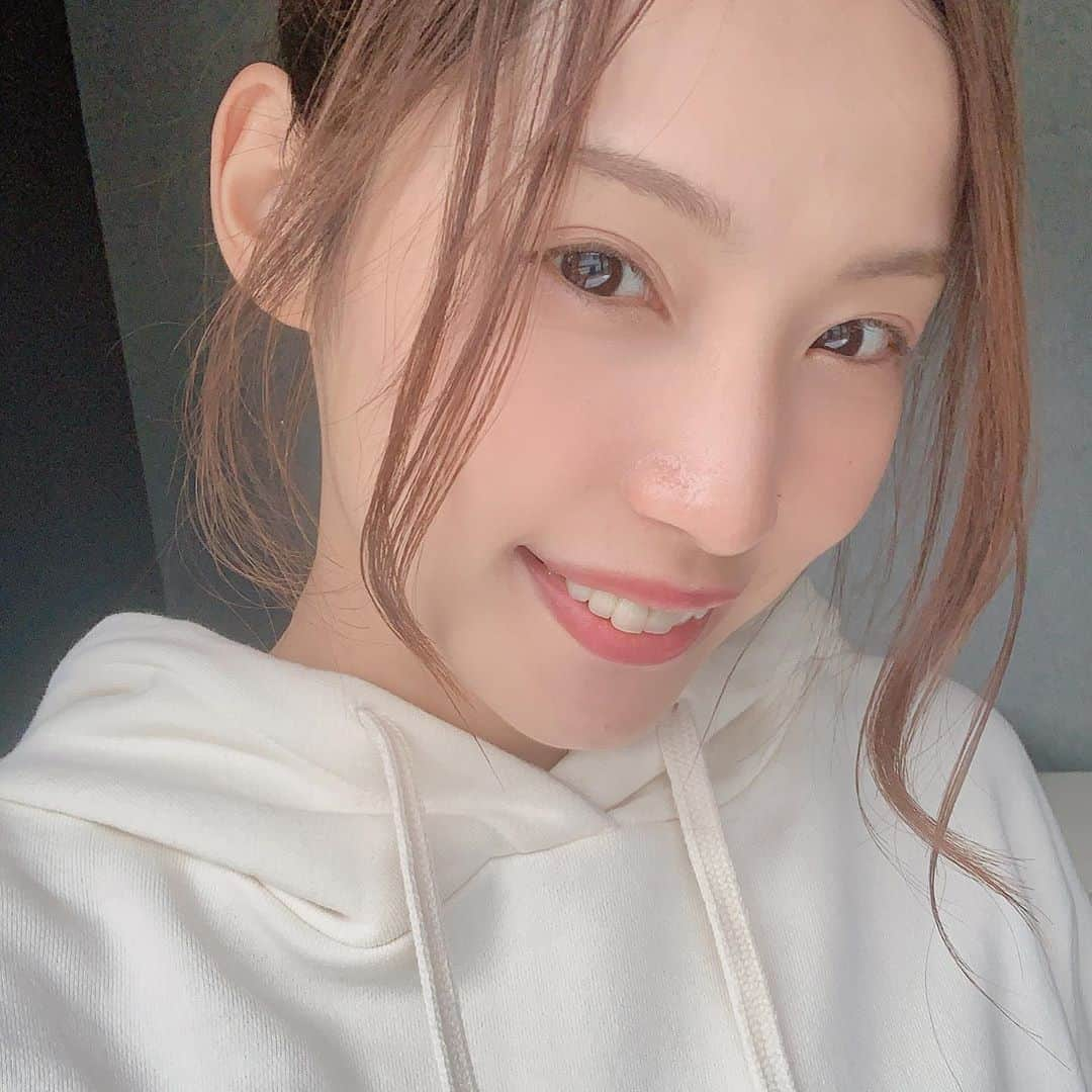 蒼怜奈さんのインスタグラム写真 - (蒼怜奈Instagram)「おはよ！お団子にしました🍡  #グラビア  #レースクイーン #RQ #釣りガール #kb2019 #あおいれいな #蒼怜奈 #kbb #blue #japanesegirl #girlsphoto #パーカー #お団子ヘア」10月9日 7時03分 - the_reinuts