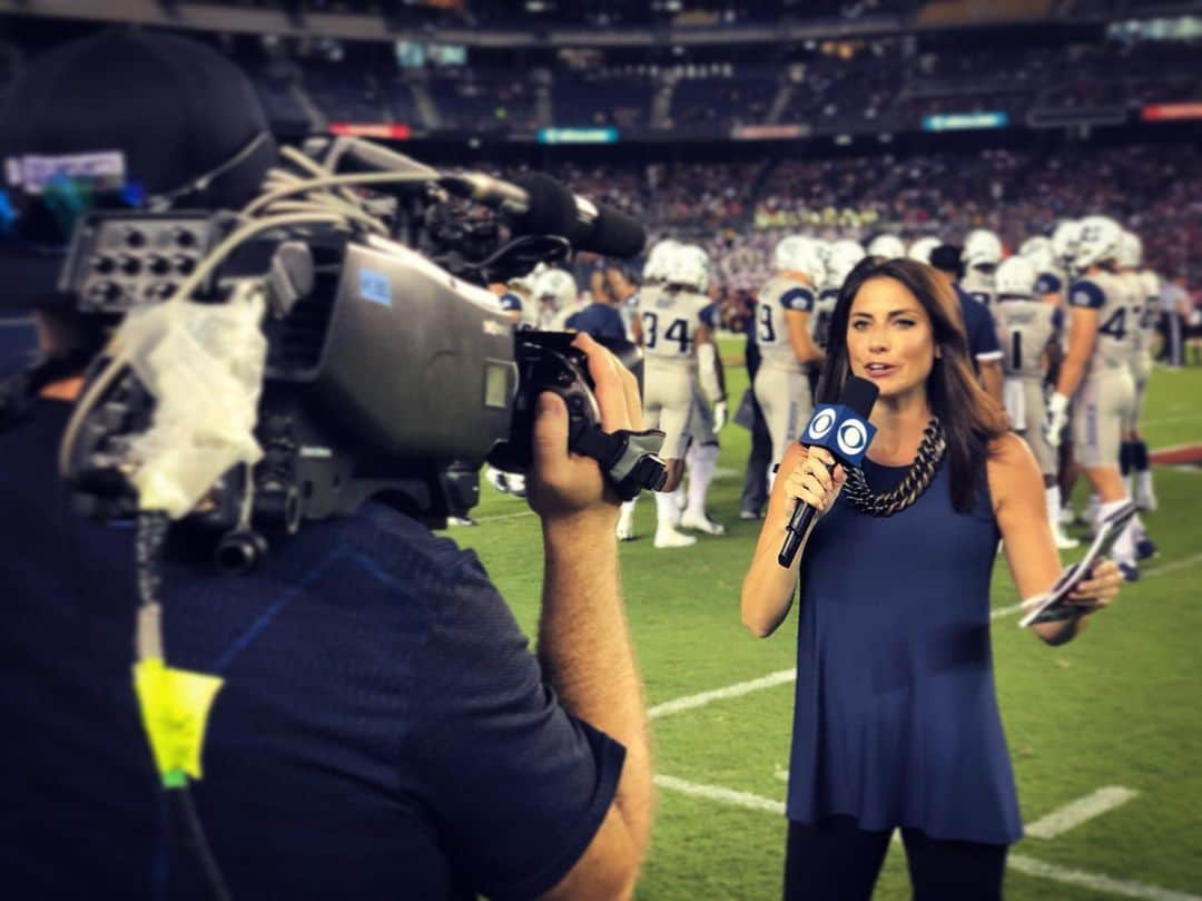 ジェニー・デルさんのインスタグラム写真 - (ジェニー・デルInstagram)「‘Tis the season 🏈 #Football  #CBSSports」10月9日 7時29分 - jennydell_