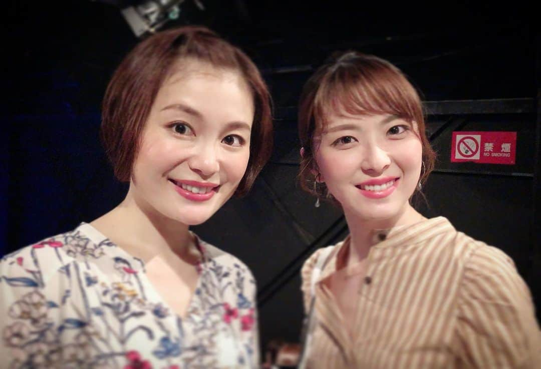 咲花莉帆さんのインスタグラム写真 - (咲花莉帆Instagram)「来た見た会ったその②﻿ ﻿ #ラブネバ でご一緒した #彩橋みゆさん ご出演の #sign を拝見していました👀﻿ ﻿ みゆさんと共演するのは私の目標の１つでもあったのですが﻿ ご一緒させていただいた日々で色んな事を教えて頂きました😌 ﻿ ﻿ お化粧前もお隣で、ピーピー騒ぐ私を暖かく見守ってくださったり、お煎餅を半分こしてくださったり…🍘 ﻿ ﻿ 本当にお世話になりました😭﻿ ﻿ みゆさんのパフォーマンスはエネルギッシュで、チャーミングで！﻿ ﻿ 見ている私もいつもたくさんエネルギーをいただきます✨﻿ ﻿ 私もみゆさんみたいになりたいなと、常々思います。﻿ ﻿ 大好きな先輩💕﻿ ﻿ ﻿ またご一緒したいなぁ✨﻿ ﻿ #大好きな上級生 #ラブネバーダイ」10月8日 22時47分 - sakihanariho94