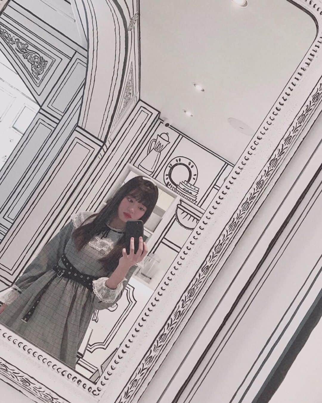 のインスタグラム：「絵本の世界📓📕📚 …に見える？ このお店気になってたの〜♡ #2d #Cafe #白黒 #絵本の世界 #タピオカ #jk #jk1 #アイドル #idol #Instagram」