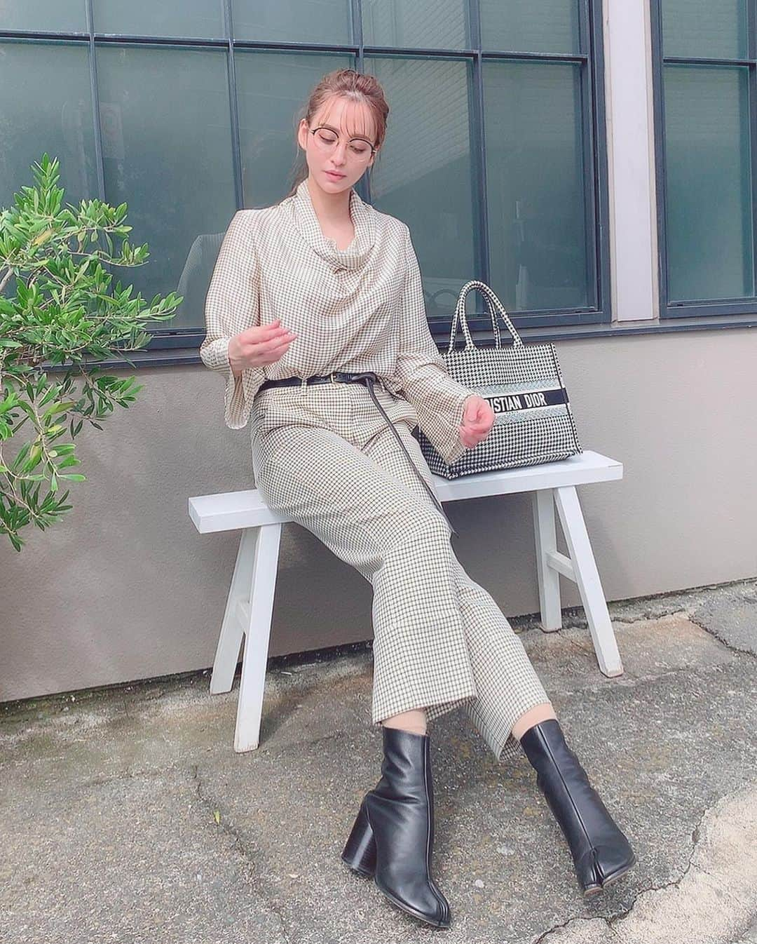 野崎萌香さんのインスタグラム写真 - (野崎萌香Instagram)「しふく🏁🏁🏁 . . .  tops&pants... @zara  boots... @maisonmargiela  Glasses... @ayame_id  bag... @dior  #もえ服  #もえ服」10月8日 23時11分 - moeka_nozaki