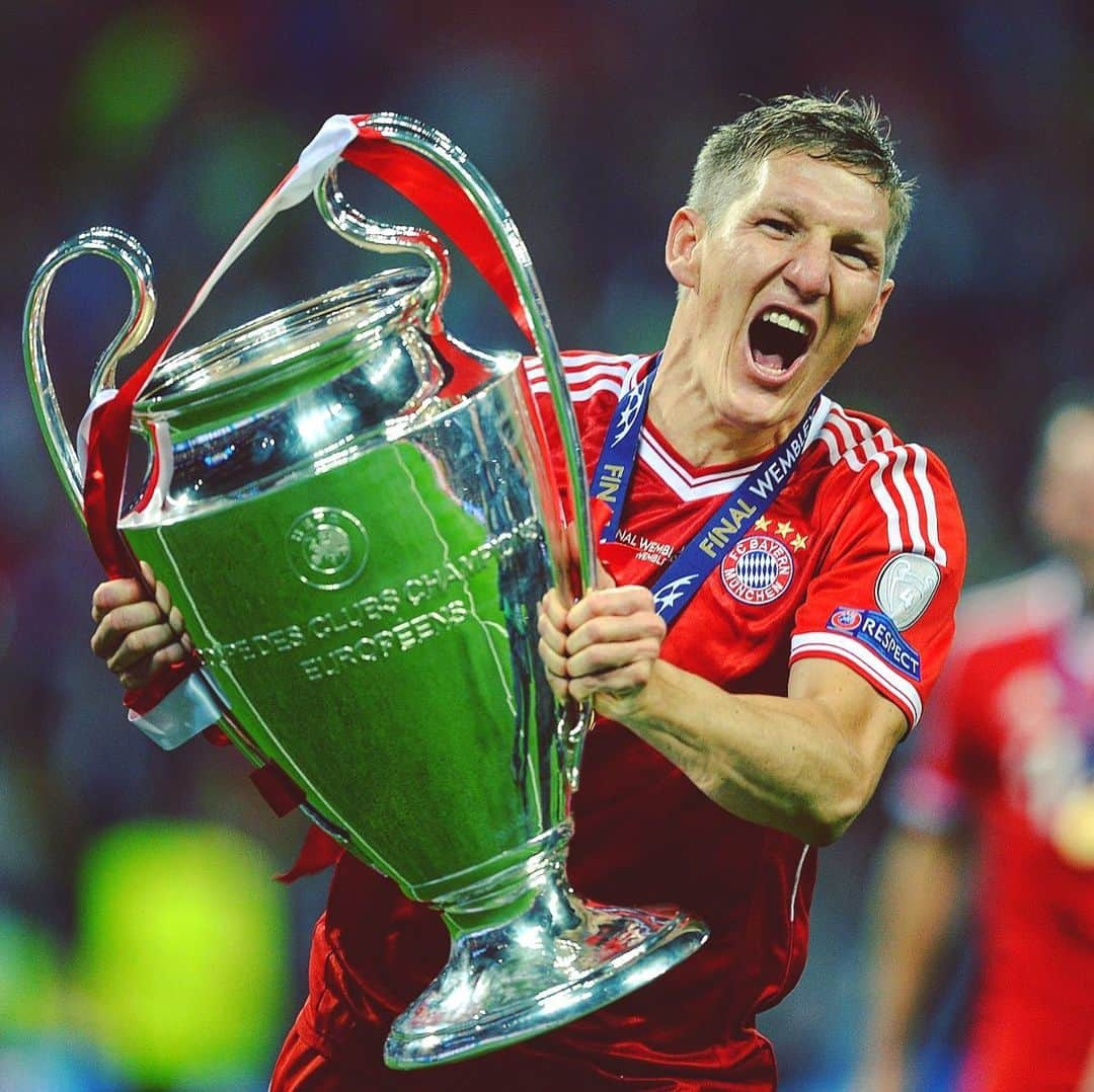 バイエルン・ミュンヘンさんのインスタグラム写真 - (バイエルン・ミュンヘンInstagram)「The Fußballgott has finished his active career. Thank you for everything, @bastianschweinsteiger! ♥️🐐 #MiaSanMia #FCBayern #DankeBasti」10月8日 23時14分 - fcbayern