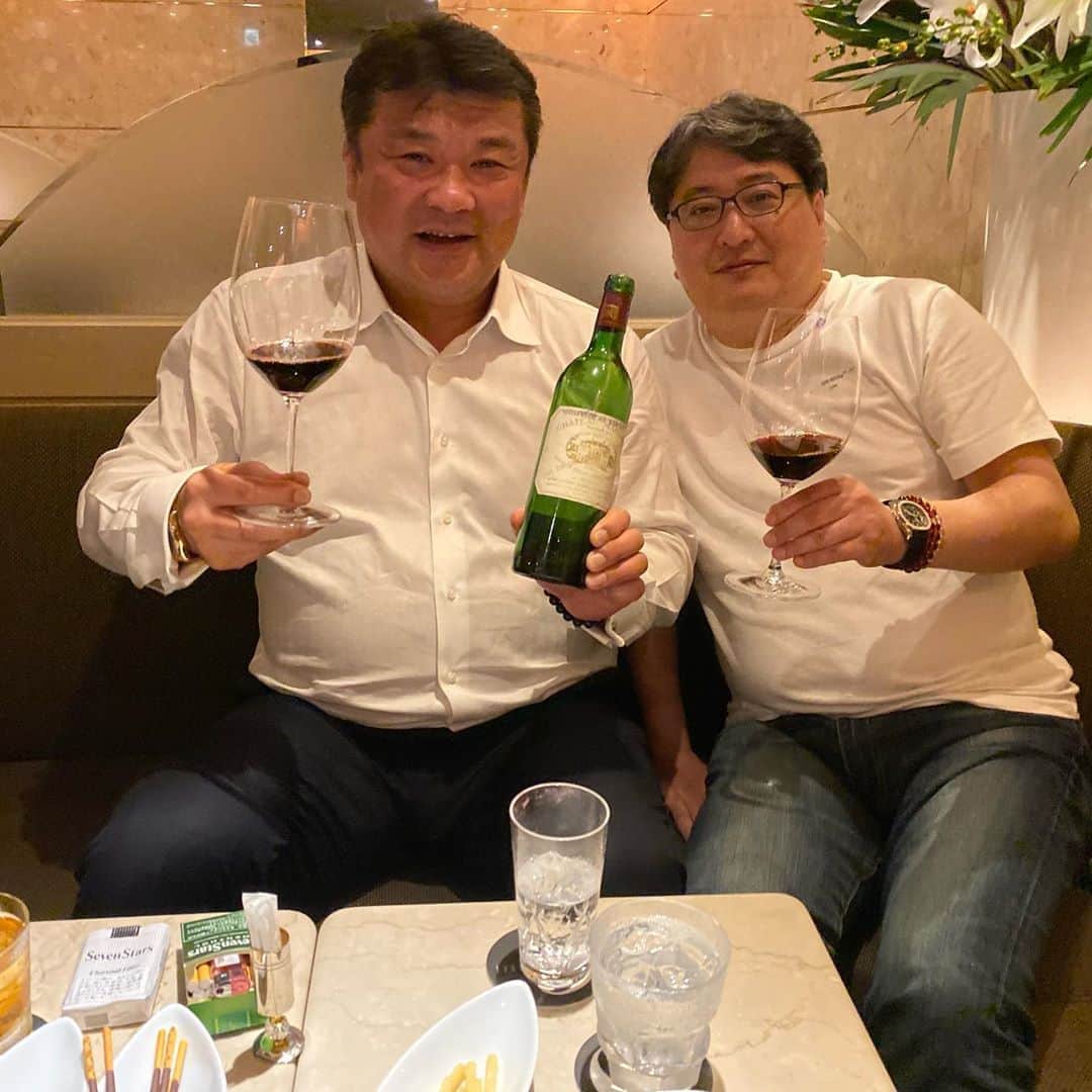 吉田秀彦のインスタグラム：「社長に誕生日のパーティーをしてもらいました！！82年マルゴー頂きました😊！ #park24 #82年マルゴー #1982chateaumargaux」