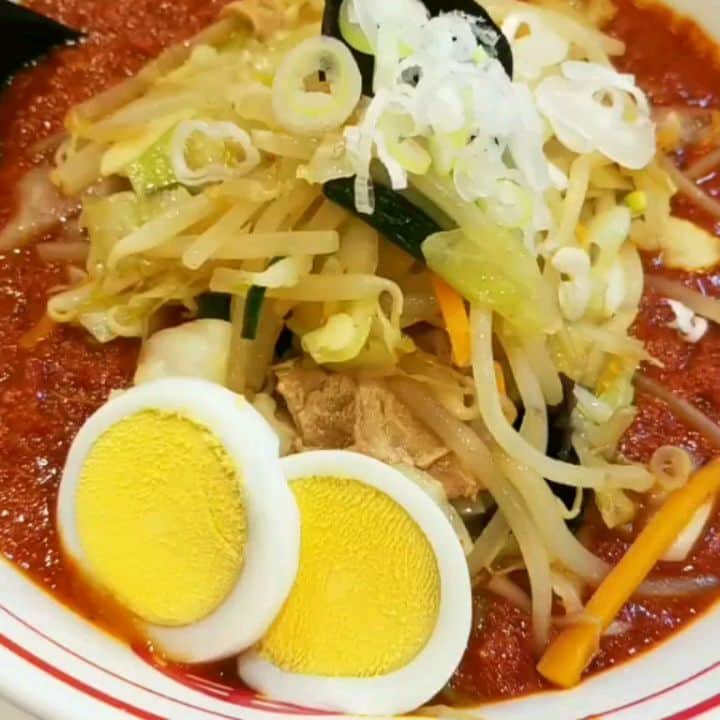 のインスタグラム：「今日も病院～🙈🏥 . ご褒美に中本で北極野菜の辛さ10倍をいただきました🍜🔥 10倍ともなると、スープがドロドロで汁がない😂 なので、後半はお酢を沢山入れてスープを作り、飲み干しました😁✨ 唐辛子と同じくらいお酢も大好きで、お味噌汁や納豆、お肉、お魚もお酢で食べたりします😋💕 唐辛子もお酢も身体には良いけど、私は量がおかしいからマネしないでください(笑) . #病院 #頑張ったご褒美 #蒙古タンメン中本 #ラーメン#北極野菜 #辛さ10倍 #ドロドロ #美味しかった #お酢 #唐辛子 #何でもかける #好き #どっちも #身体に良い #そう思い込んでる #hospital #reward #nakamoto #ramen #delicious #vinegar #chilipepper #like #whichalso #goodforthebody #instafood #foodphotography #foodstagram」