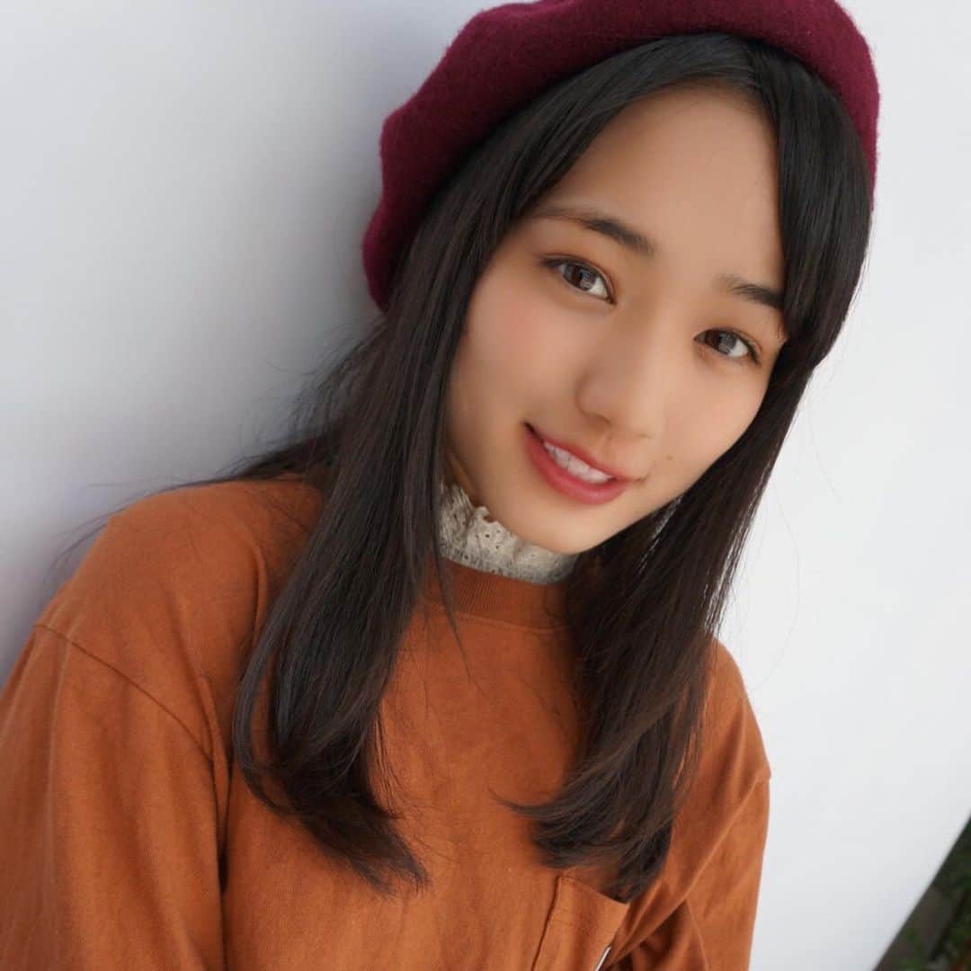 のインスタグラム：「秋は洋服が可愛いです🌷  ベレー帽好きです⛑  #滝口きらら #ゑんら」