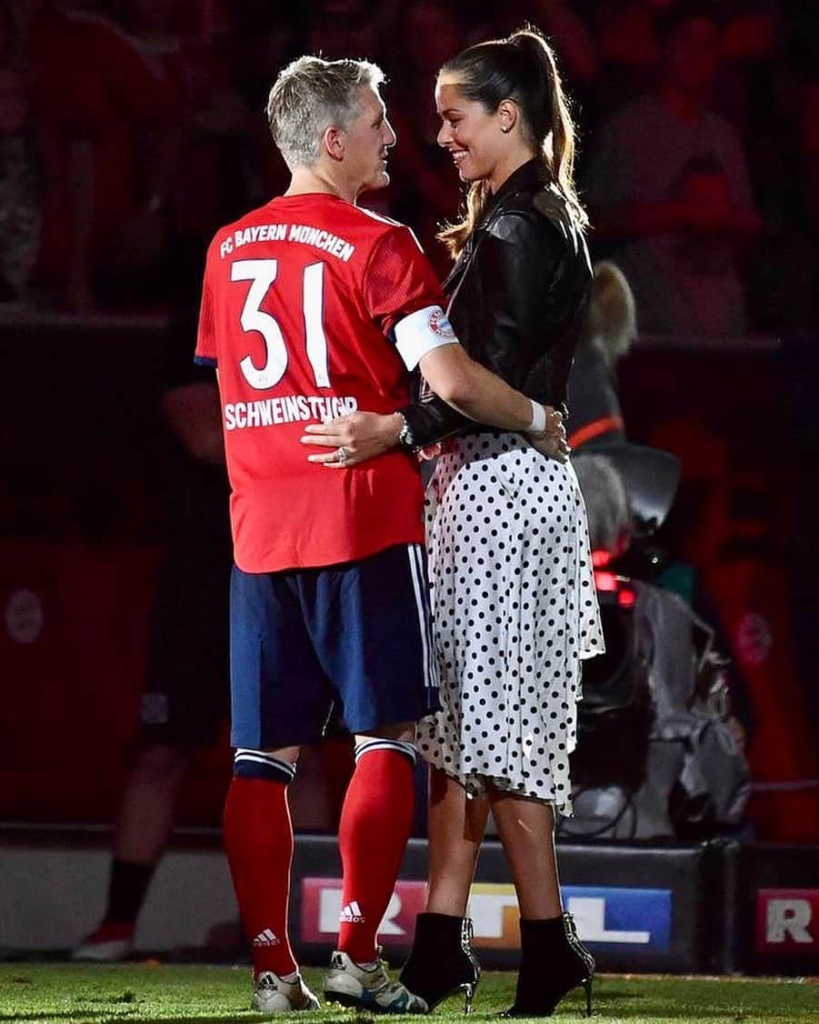 アナ・イバノビッチさんのインスタグラム写真 - (アナ・イバノビッチInstagram)「Congratulations on the amazing career my love @bastianschweinsteiger! I can't wait to see what adventure is next in our future with our wonderful little family. I couldn't be more proud today, we love you 👨‍👩‍👦‍👦❤!」10月8日 23時46分 - anaivanovic