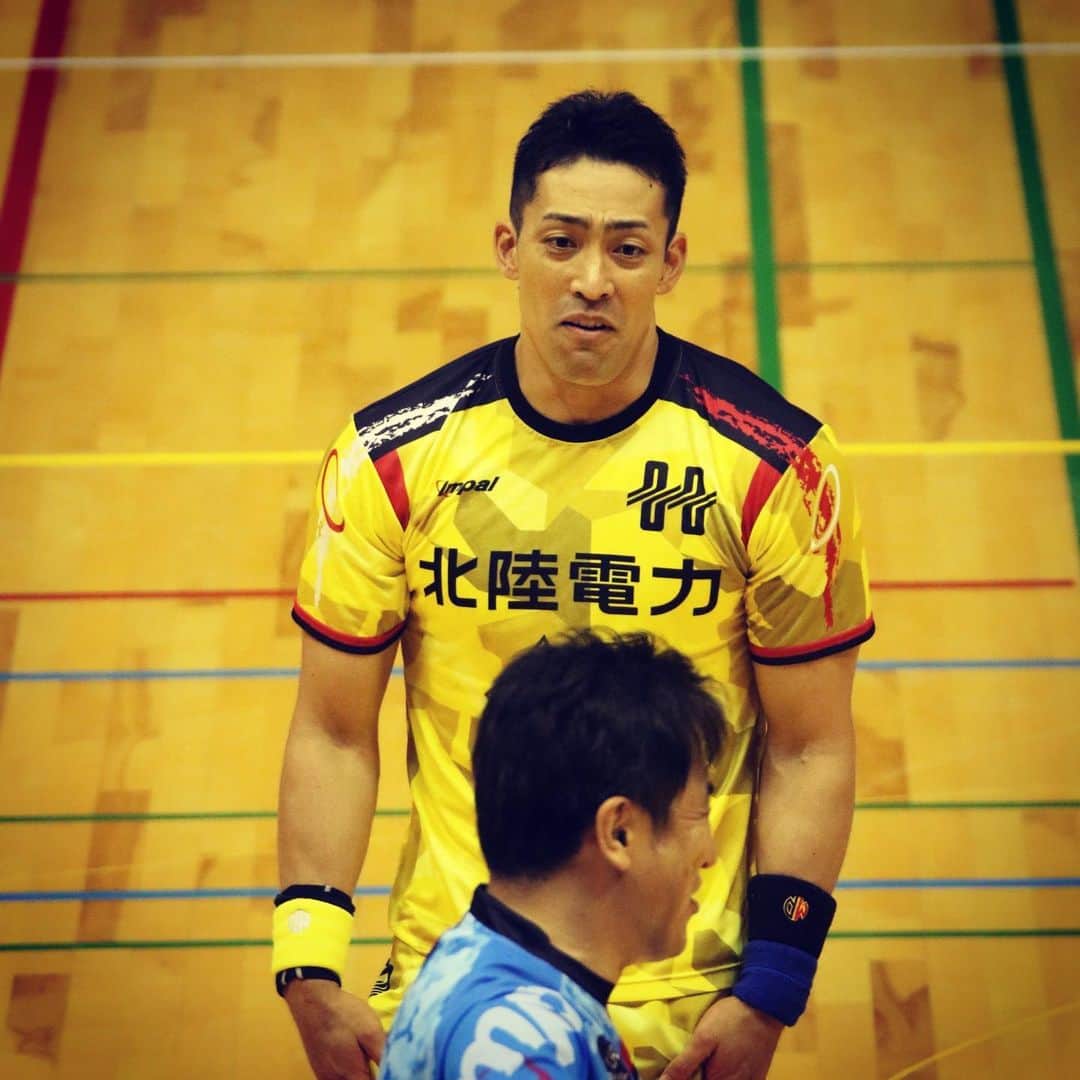 銘苅淳のインスタグラム：「もうー、違うでしょー。 って言いたいのかな（笑）  こんな顔してすみません。」