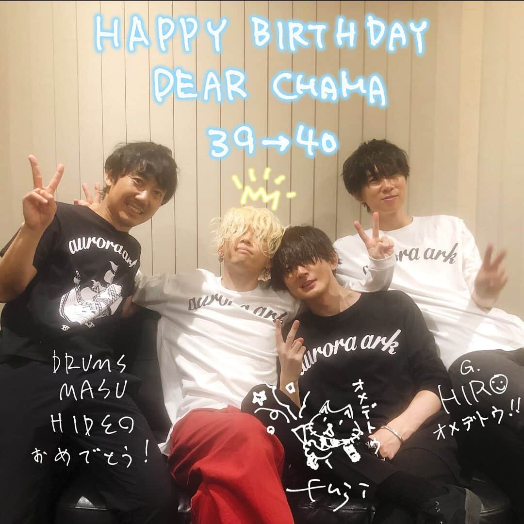 BUMP OF CHICKENさんのインスタグラム写真 - (BUMP OF CHICKENInstagram)「HAPPY BIRTHDAY CHAMA!! #BUMPOFCHICKEN #HBDCHAMA」10月9日 0時00分 - bumpofchickenofficial