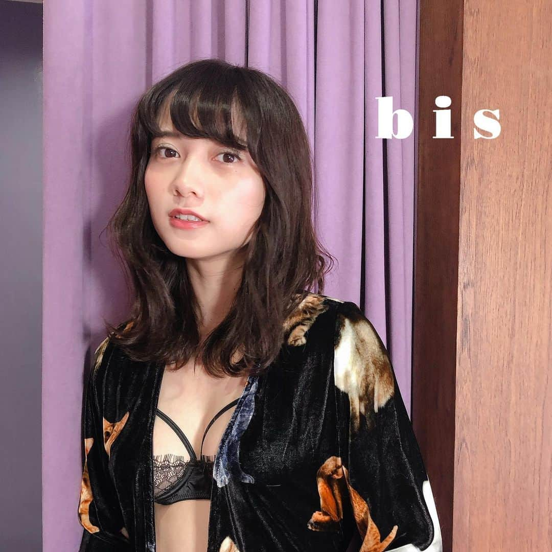 bis_web bis [ビス] さんのインスタグラム写真 - (bis_web bis [ビス] Instagram)「🌷 𝐧𝐞𝐰 𝐢𝐬𝐬𝐮𝐞 🌷﻿ ﻿ ﻿ bis  November 2019﻿ ﻿  𝑁𝐸𝑊  𝐺𝐼𝑅𝐿  𝑂𝑅𝐷𝐸𝑅﻿ -  新時代のプリンセス -﻿ ﻿ ﻿今月号より、桃月なしこちゃんが﻿ bisレギュラーモデルに…❤️﻿ ﻿ ﻿ 𝙂𝙄𝙍𝙇𝙏𝙃𝙄𝙉𝙂  フェミニティーを生み出す甘いランジェリーに登場。ランジェリーをガーリーに着こなすなしこちゃんに注目！💕﻿ ﻿ ﻿ねこちゃんと仲良しな、なしこちゃんの映像も﻿スワイプしてチェックしてね！🐈﻿ ﻿ ﻿ ﻿ 好評発売中 [ bis 11月号 ] は全国の書店、﻿ セブンネット、楽天ブックス、HMV&BOOKS、SHIBUYA TSUTAYAでゲットしてね！﻿ ﻿ ﻿ ﻿ ﻿ ﻿ ﻿ #桃月なしこ#乃木坂46 #与田祐希 #道重さゆみ #内田理央  #牧野真莉愛 #NANAMI  #川津明日香 #田中真琴 #中村里砂 #愛子 #上國料萌衣 #柴田あやな #小宮有紗 #大谷映美里  #川谷絵音 #佐藤勝利 #黒島結菜 #原田葵 #上村莉菜 #森田ひかる #欅坂46  #bis_web #ねこ #ねこすたぐらむ」10月9日 0時04分 - bis_web