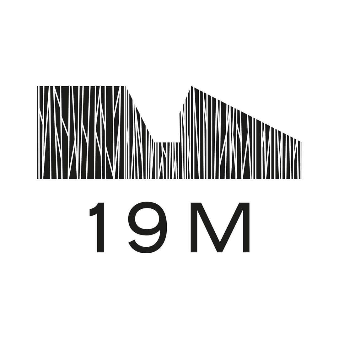 マサロのインスタグラム：「Follow @le19m dedicated to the fashion Métiers d’art multidisciplinary creative hub in Paris: @Ecolelesage , @Lesageinterieurs , atelier Montex , @Studiomtx , @Massaro_Paris , @Maison_lemarie , @Maisonmichel , Lognon, Paloma, @Goossens_paris and @Eres #Le19M #Paraffection #Metiersdart #savoirfaire」