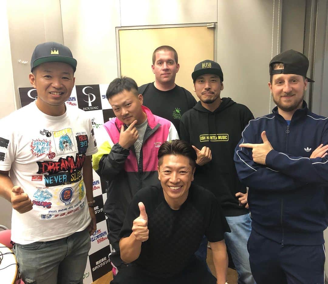 RYO the SKYWALKERのインスタグラム：「ラジオ関西「ピッカルの今夜もヤーマン！」収録でした！フツーに楽しんでしまった😄 pikkal、HEAD BAD、daniel、梅田さん、allgiと📷 #ラジオ関西 #今夜もヤーマン #pikkal #HEADBAD #SENTINEL #ryothe」