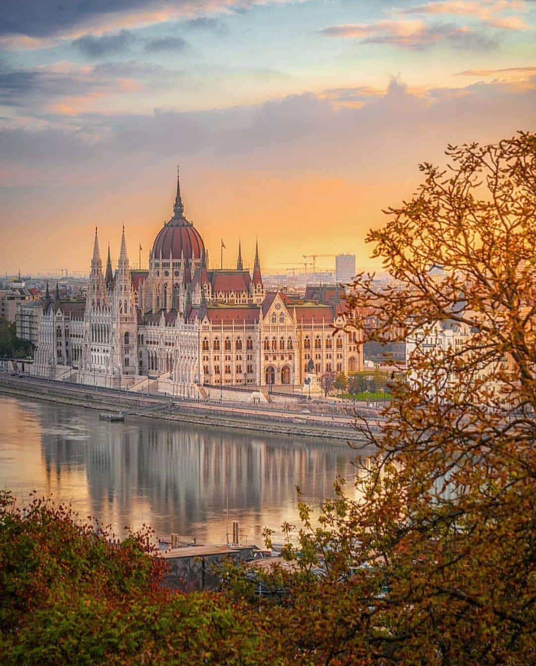 Wonderful Placesさんのインスタグラム写真 - (Wonderful PlacesInstagram)「Fall in Budapest ✨🍁🍁🍁✨ . Pictures by ✨✨@krenn_imre✨✨ #wonderful_places for a feature ❤️」10月9日 1時04分 - wonderful_places