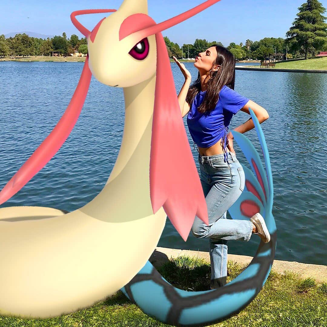 ヴィクトリア・ジャスティスさんのインスタグラム写真 - (ヴィクトリア・ジャスティスInstagram)「#ad I’d like you all to meet my #PokemonGO lookalike.. Milotic 💞 so cute right?? ☺️ Do any of you guys play? Who’s your Pokémon GO lookalike?」10月9日 0時56分 - victoriajustice