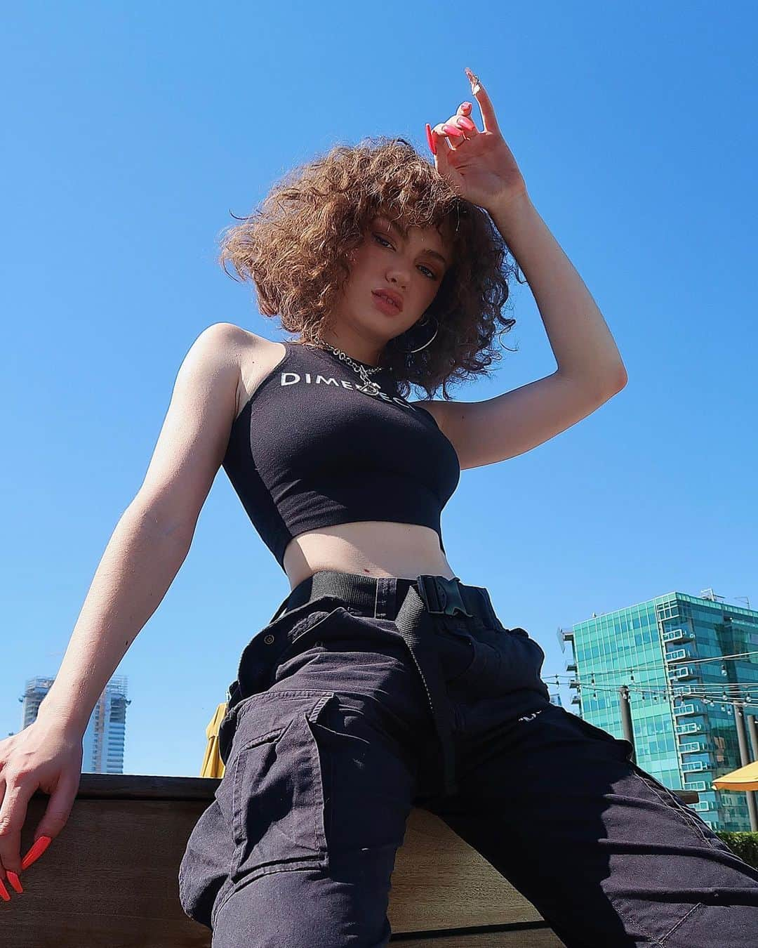 ディトーさんのインスタグラム写真 - (ディトーInstagram)「ya girl has new hair, a new crib, and a new freestyle vid dropping friday. 💕💕」10月9日 1時21分 - iam_dytto