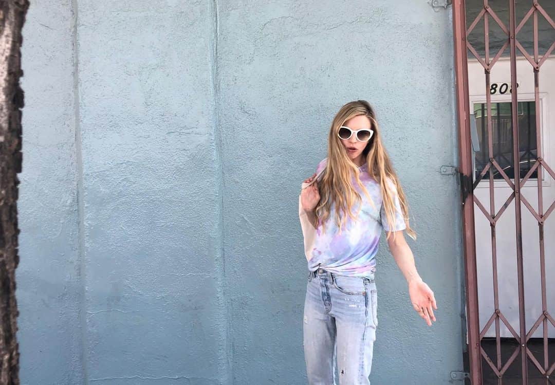 ブリット・マーリングのインスタグラム：「⚔️」