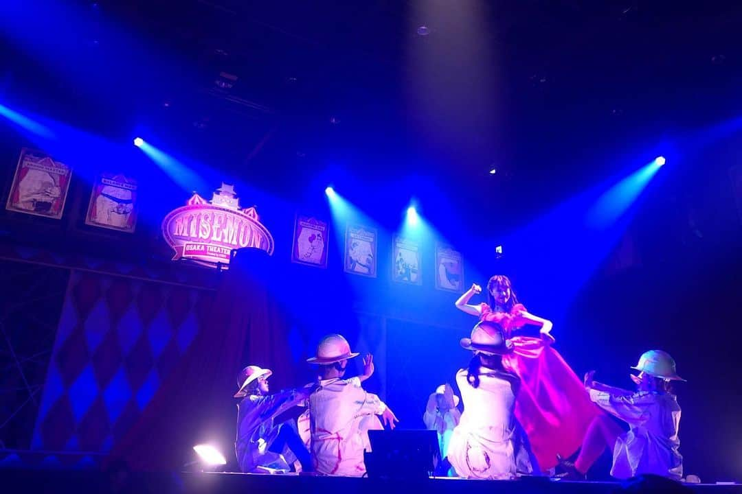 MiracleVellMagicさんのインスタグラム写真 - (MiracleVellMagicInstagram)「Osaka Theater Circus🎪🎭 “MISEMON” 出演者全員が魅せ者で、子供のような大人で、変人だった。 . 2日間で、全12公演。出入り自由のみせもの小屋。 . リハーサルで何度も見た流れのはずなのに、毎公演新しい。 . くすくす笑って、ゾクゾク圧倒される。 . こんな時こそシンプルな言葉を使いたい。本当に面白かったなぁ。。。 . . そしてそして。キャストみんなが本当に優しくて素敵な人達しかいなくて、大人数の現場に慣れていない私を暖かく迎え入れてくれました。✨ みんなと過ごした時間もかけがえのない思い出。また必ず共演したいと心から思える人達に出会えました。 みなさん、本当にありがとう！大好きです！☺️🌹 . #MISEMON #大阪シアターサーカス #ichiza #小林玄」10月9日 1時38分 - miraclevellmagic