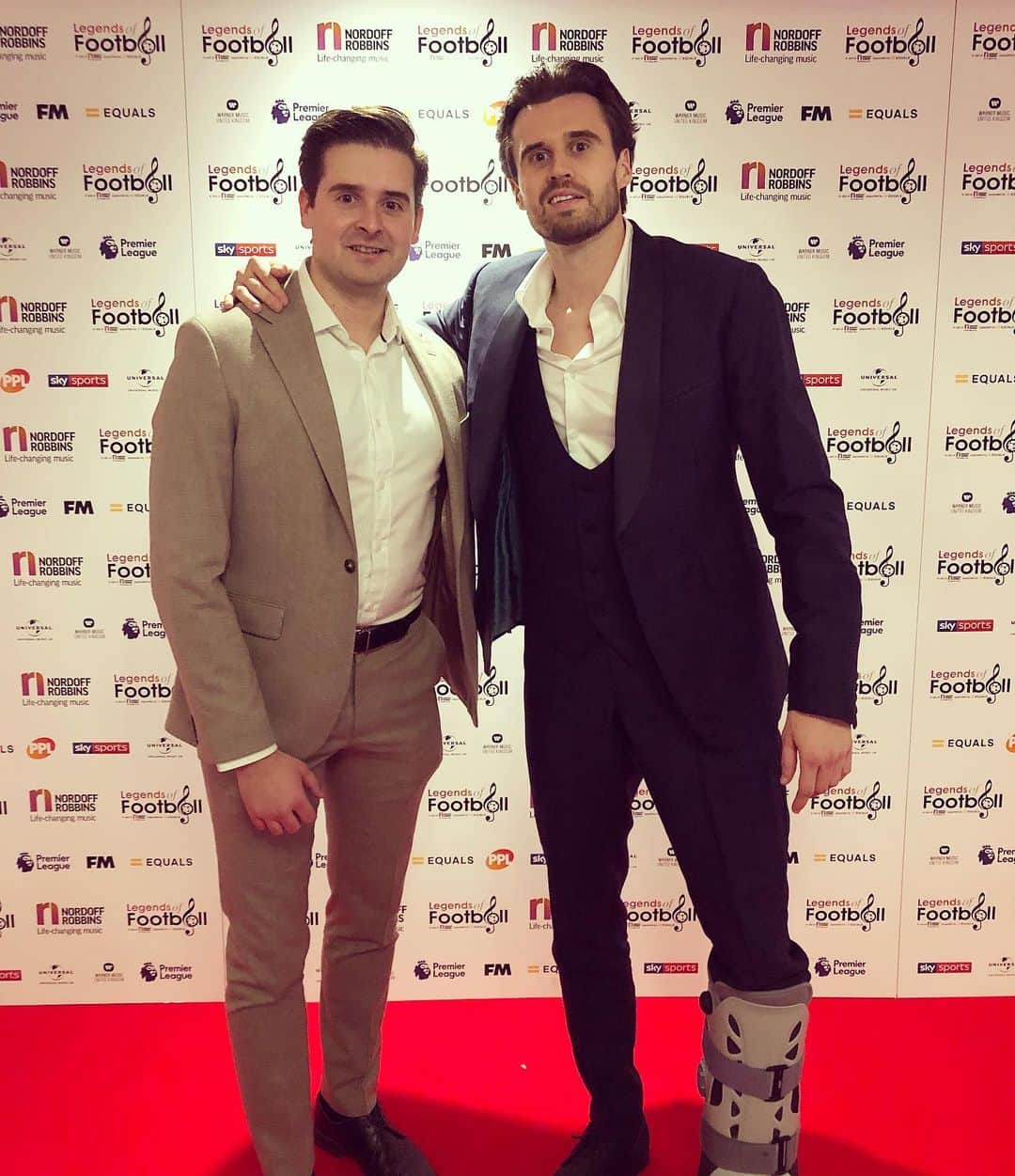 カール・ジェンキンソンのインスタグラム：「Great night last night with the bro @legendsoffootballuk celebrating Arsene Wenger and his contribution to the game. Nice to see some old friends and over £500,000 raised for @nordoffrobbins ... Happy days 👌🏼」