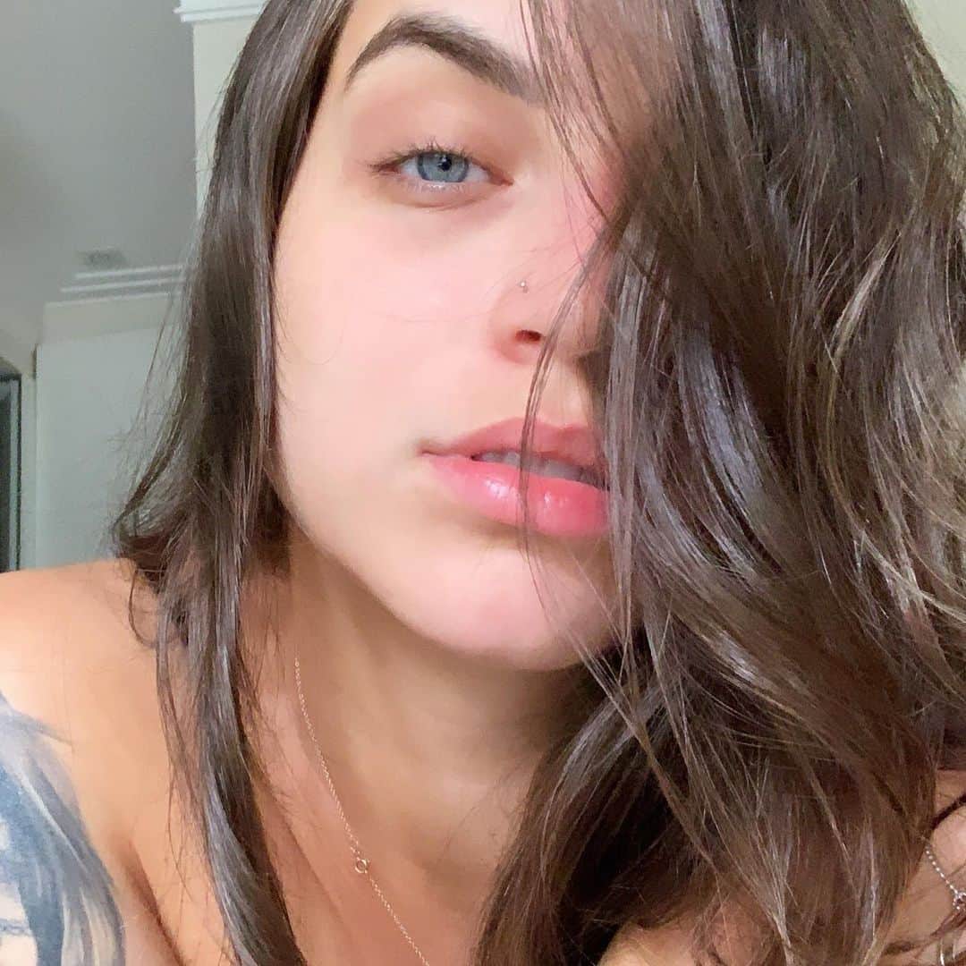 Bruna Unzuetaのインスタグラム：「zeeeennn 🙃」