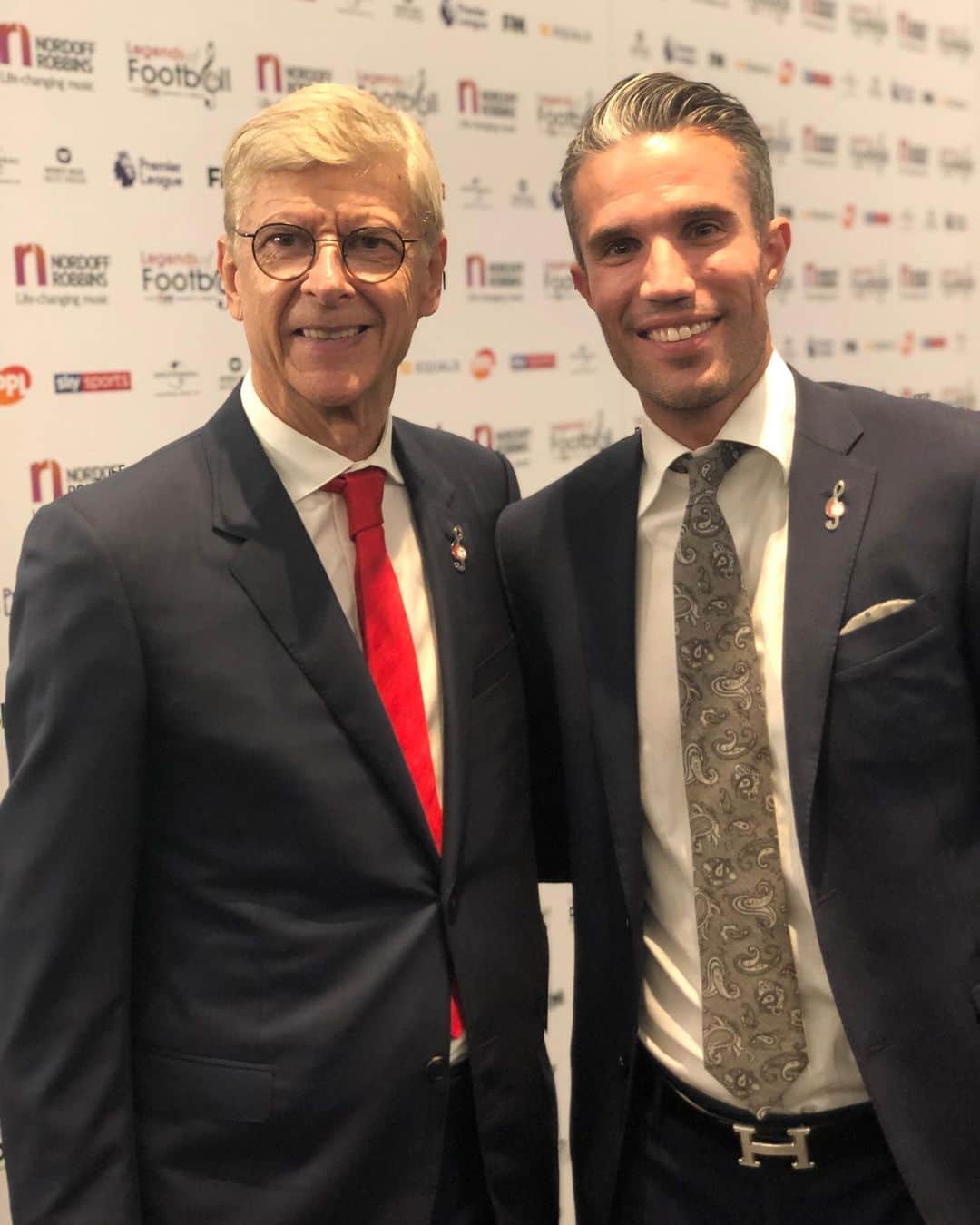 ロビン・ファン・ペルシのインスタグラム：「It was an honor celebrating Arsene Wenger’s career in london last night @legendsoffootballuk In aid of Nordoff Robbins. It was lovely catching up with so many old friends and colleagues.」