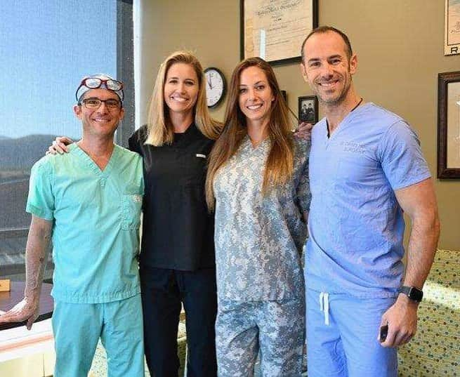 Janna Breslinさんのインスタグラム写真 - (Janna BreslinInstagram)「💉🎙 Procedure and Podcasting day @docere_clinics!! With the wonderful @dr.amybkillen and Dr. Harry Adelson. Now THIS was a fun day where we talked all things stem cells, PRP, exosomes, regenerative medicine, full body stem cell make overs, and sexual optimization 🧬 CAN’T WAIT for this audio and video episode to drop on my new podcast @lifetothemaxpodcast ❗️ Give them and the podcast a follow and get ready for allllll the SCIENCE!!! 🤓🔬」10月9日 6時18分 - jannabreslin