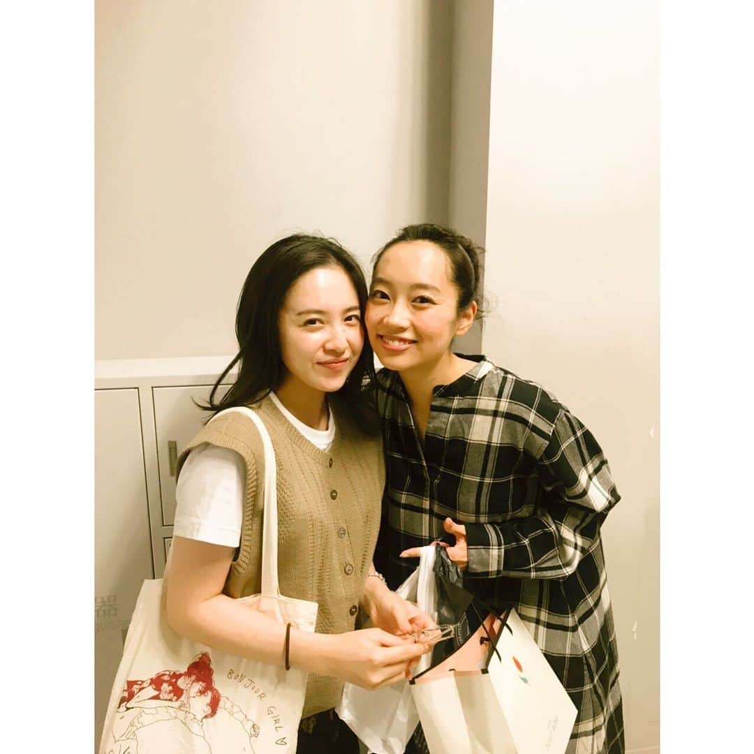 藤井武美のインスタグラム：「愛しのくーちゃんが出演している 「FACTORY GIRLS～私が描く物語～」 観てきました。 女性達の負けない強さがあった 一歩踏み出す勇気、感動しました。 そしてルーシー愛おしかったよ👓 くるみありがとう！」