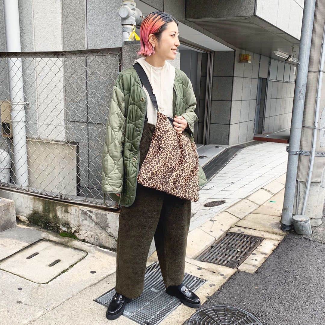 のインスタグラム：「. 🐆【 BEAMS BOY】🐆 new arrival 🍂 ． jacket item no：1318-0808 price：¥15,800+tax . tops item no：1314-0315 price：¥8,400+tax ． overall item no：1317-0098 price：¥13,800+tax . shoes item no : 1332-0169 price : ¥20,000+tax . bag item no : 1361-0713 price : 9,800+tax . ☎️078-335-2720 #beams#raybeams#beamsboy#19fw#19aw#77circa#vintage#fabiorusconi#womens#womensfashion#womensstyle#instafashion#fashion#outfit#ootd#code#kobe#beamskobe#神戸#ビームス#ビームス神戸#レイビームス#ビームスボーイ#ニット#ボトムス#デニム#ジャケット#レオパード#トートバッグ」