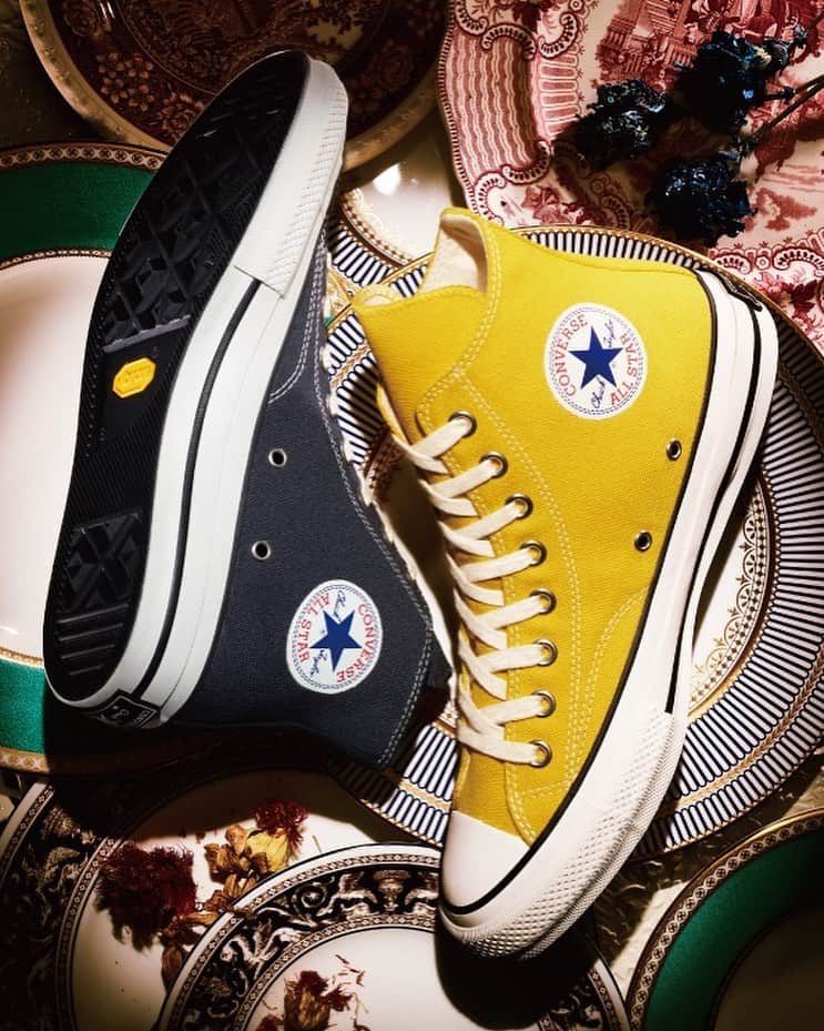 のインスタグラム：「『PORTER STAND』  こんにちは。 ファッションコンシャスな人たちを魅了するCONVERSEの究極のシューズライン「CONVERSE ADDICT （コンバース アディクト）」。PORTER STAND 品川駅店、東京駅店にて“2019 HOLIDAY COLLECTION”を発売します。  1960年代の「ALL STAR」に見られる三ツ星デザインのヒールラベル、コットン素材のシューレースや当て布とアーチ状のステッチによるアッパーの両サイド補強など、シルエットだけでなく当時のデザインを細かく再現しています。いずれもクラシックなディテールやシルエットを踏襲しながら、ビブラムソールやカップインソール、ライニングに温度調節素材の「OUTLAST®」を採用するなど、美しく機能的に昇華させたアイテムとなっており、“ADDICT”の意味の通り、履く人を虜にするデザインと履き心地を兼ね備えています。 是非店頭でご覧ください。  発売日：10月10日（木）  CONVERSE ADDICT CHUCK TAYLOR ® CANVAS HI SMOKY BLACK ￥16,000（税別） 展開サイズ：23.0、24.0、26.0、27.0、28.0、29.0cm  CHUCK TAYLOR ® CANVAS HI MUSTARD ￥16,000（税別） 展開サイズ：23.0、24.0、26.0、27.0、28.0、29.0cm  販売方法に関しては、改めて情報を配信いたしますのでご確認ください。または、店舗まで直接お問い合わせください。  Good Evening. "CONVERSE Addict"- the ultimate shoes line from CONVERSE has always been fascinating the fashion conscious people.  We will be releasing the“2019 HOLIDAY COLLECTION”at PORTER STAND SHINAGAWA and TOKYO STATION. It duplicates the original detailed design like the 3 stars heal label seen on “ALL STAR” in 1960s, cotton shoe lace, and reinforcement for both sides with patch and cover cloth.  With classical details and stiletto, the shoes are applied vibram sole, cup insole, and “OUTLAST®”for lining, which is the thermostat fabric. It will capture the hearts of those wears it as the name “ADDICT”suggests.  Please take a look at the store.  Launch date: 2019/10/10 (Thu)  CONVERSE ADDICT CHUCK TAYLOR ® CANVAS HI SMOKY BLACK ￥16,000（plus tax） Sizes：23.0、24.0、26.0、27.0、28.0、29.0cm  CHUCK TAYLOR ® CANVAS HI MUSTERD ￥16,000（plus tax） Sizes：23.0、24.0、26.0、27.0、28.0、29.0cm  For the sales way, we’ll inform it later. Or contact the store directly.  #yoshidakaban #porter #吉田カバン #ポーター #luggagelabel #porteryoshida　#porterflagshipstore #porterstand #madeinjapan #japan #instabag #instagood #instalike #converse #addict #converseaddict #chucktaylor #canvas #smokyblack #black #mustard」