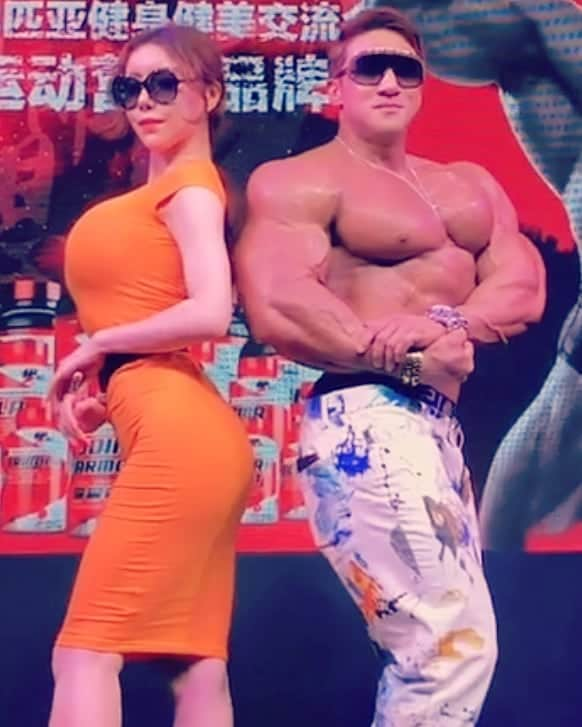 CHUL SOONさんのインスタグラム写真 - (CHUL SOONInstagram)「Guest in China . Tiny waist. . . Huge training Program available at chulsoon.com  Follow the Facebook page to see work outs.  Facebook.com/chulsoonofficial @chul_soon @chulsoon_official (한국계정)  ______________________________ #Musclemania Pro #teamchuls makeup #traps #bodybuilding #posing #fitness #chulsoon #korean #fitnessmodel  #aesthetic #aesthetics #wbff #ifbb #chulsoon2020 #motivation  #fitfam  #다이어트 #식단」10月9日 16時09分 - chul_soon