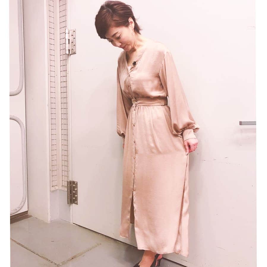 池尻和佳子さんのインスタグラム写真 - (池尻和佳子Instagram)「今日の衣装、ふわふわワンピース なのでした❇️ おしとやかに、おしとやかに😌  #衣装 #ワンピース #スタイリスト #styling #spiral#sense」10月9日 16時21分 - wakako_ikejiri_rkb