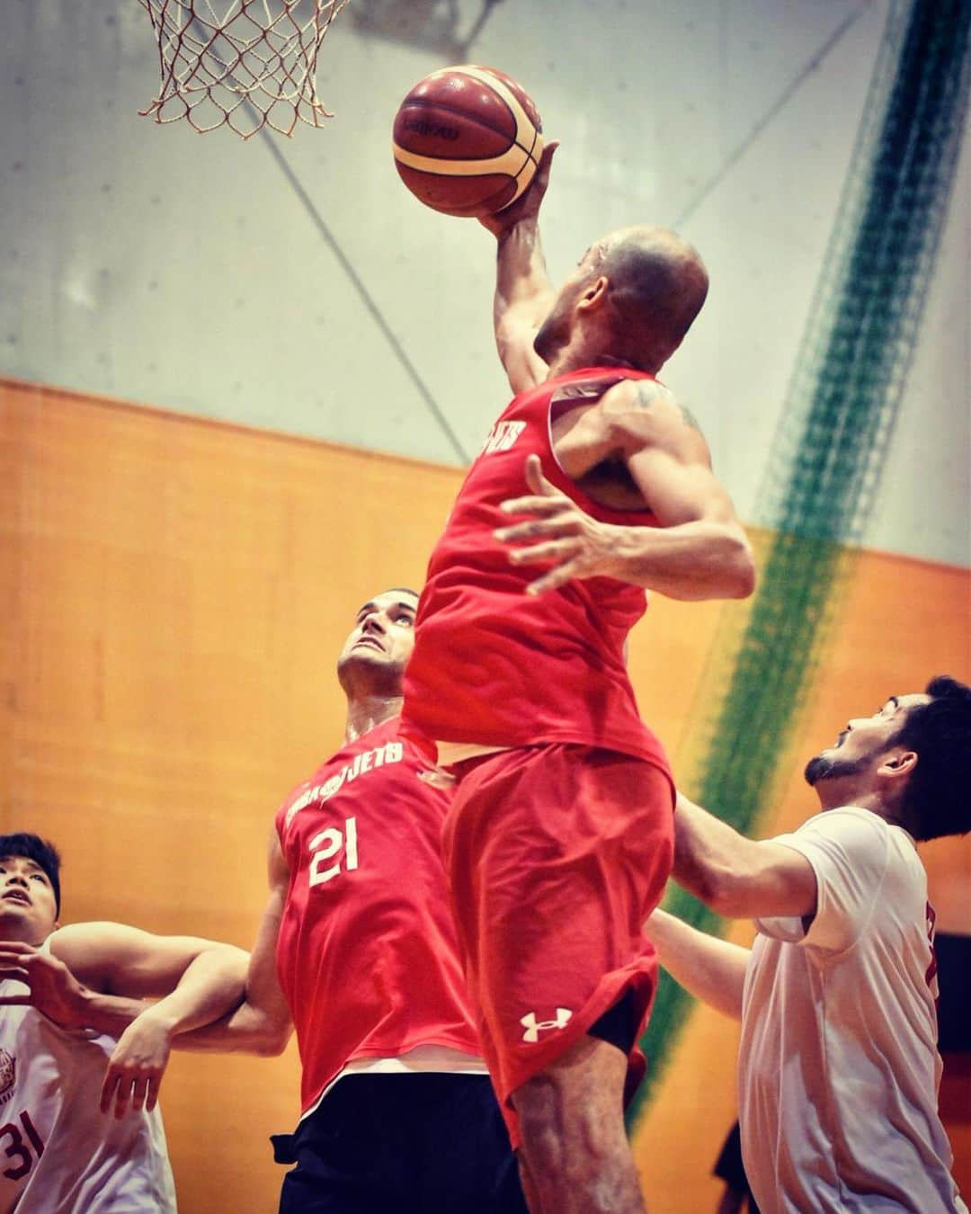 千葉ジェッツさんのインスタグラム写真 - (千葉ジェッツInstagram)「練習風景📸 #chibajets #Bリーグ #basketball #バスケ #縦写真 #千葉ジェッツ #Bleague #練習 #アグレッシブ #ディフェンス #リバウンド」10月9日 16時41分 - chibajets_official