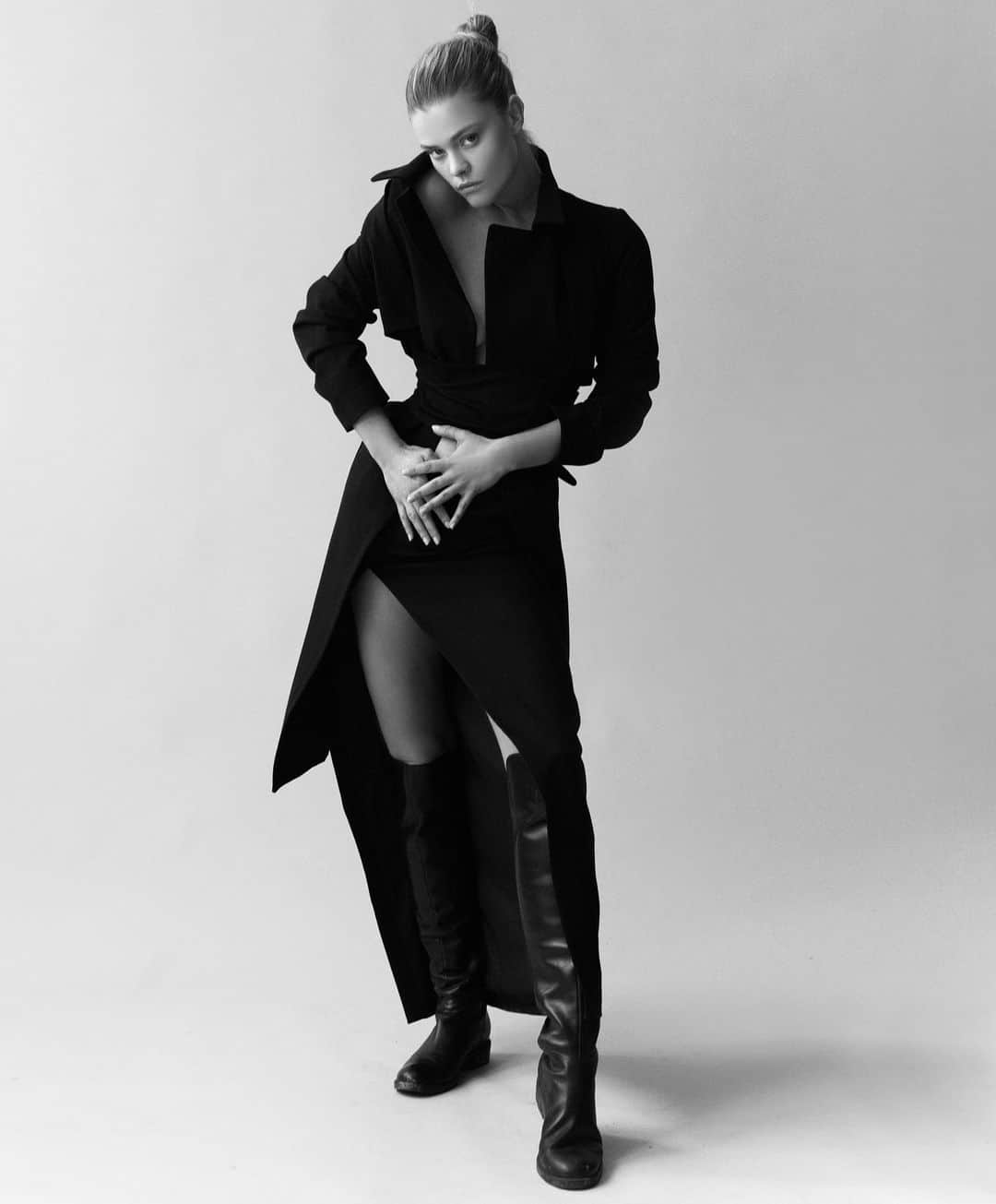 ニーナ・アグダルのインスタグラム：「Pms but make it fashion」