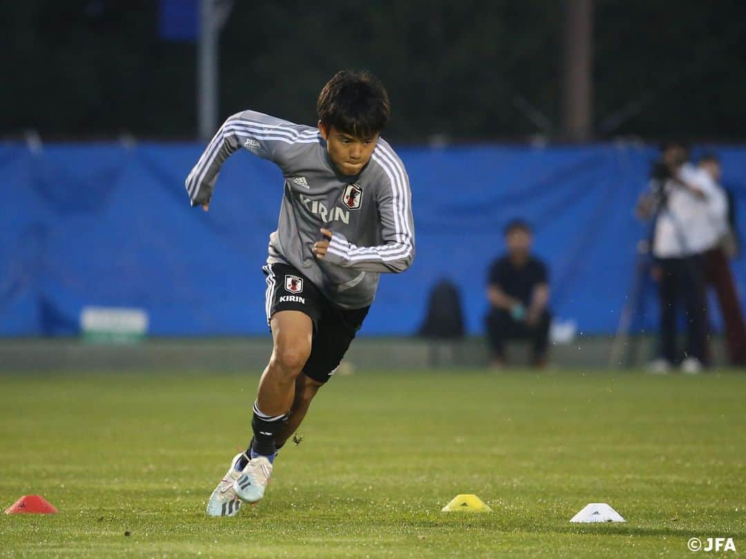 日本サッカー協会さんのインスタグラム写真 - (日本サッカー協会Instagram)「📸トレーニング2日目の様子。9名が合流し、招集された23名全員がピッチに揃いました！ ・ #daihyo #SAMURAIBLUE #新しい景色を2022 ―――――――――――――――――― 2022FIFAワールドカップカタールアジア2次予選 🆚モンゴル代表 📅10/10(木)日本時間19:35KO 📍埼玉スタジアム２００２ 📺テレビ朝日系列/NHK-BS1で生中継 ・ 👉大会情報はJFA.jpへ ――――――――――――――――――」10月9日 8時54分 - japanfootballassociation