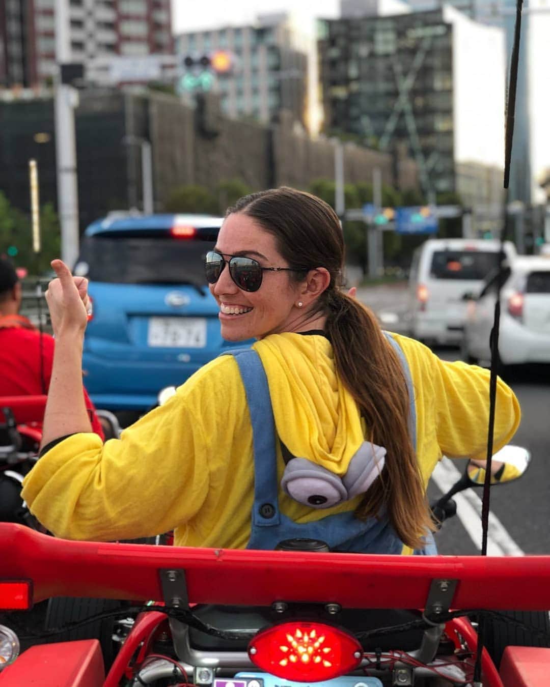 サラ・ウォーカーのインスタグラム：「Ticked off the bucket list: karting through the streets of Tokyo dressed in costumes 😂🙌 Top speed: ~90kmh. So good!」