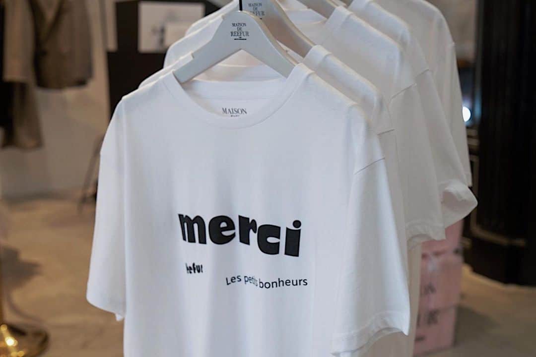 MAISON DE REEFURのインスタグラム：「. 【 merci SERIES 】2019.10.9(Wed) start. . 「merci（メルシー）」はフランス語の「ありがとう」。 MAISON DE REEFUR から、「ありがとう」の感謝の気持ちをこめて、merci ロゴシリーズが誕生。 ファンにはたまらない、大人気のキャラクター《RINKACHAN》も登場です！ . 《展開店舗》 ルミネエスト新宿店・博多店・OFFICIAL WEB SHOP・ZOZOTOWN . . #maisondereefur #new #merci #rinkachan #メゾンドリーファー」