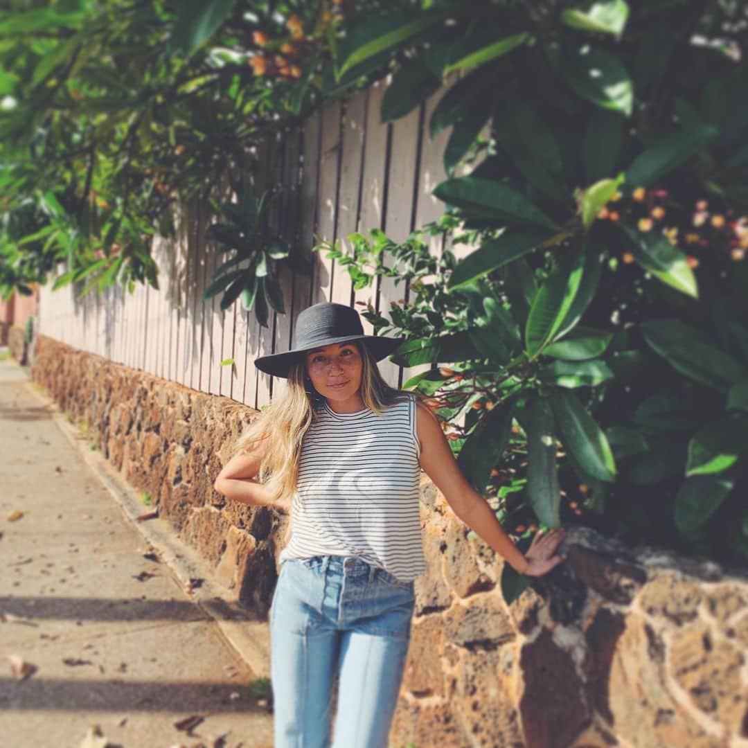 アリッサ ウーテンのインスタグラム：「@revolve  @grlfrnd #revolveme #リボルブクロージング 4日間限定！すべてのアイテムが20％OFF プロモーション期間: 2019年10月9日 9:00AM 〜 11日11:59PM  購入画面にて、プロモーションコード「SAVE20」を入力してください *このプロモーションは、2019年10月11日 23時59分 (日本時間)に終了いたします。過去のご注文、ギフトカード、送料、関税や税金にクーポンはご利用頂けません。また、クーポンは日本、サウジアラビア、アラブ首長国連邦、イスラエル、シンガポール、韓国への配送のみにご利用いただけます。他のクーポンとの併用はできません。次のブランドはクーポンご利用対象外となります: Acacia Swimwear, adidas Originals, Alice + Olivia, A.L.C., Canada Goose, Citizens of Humanity, Diane von Furstenberg, Elizabeth and James, Hudson Jeans, J Brand, Joie, KAOHS, Marc Jacobs, Michelle Mason, PAIGE, Rag & Bone, Schott, 7 For All Mankind, Soft Joie, Stuart Weitzman, T by Alexander Wang, Theory, Vince, Wolverine. 例外が適用される場合もございます。Eminent Inc.は、セール内容を変更、または中止する権利を常に持っているので予めご了承ください。」