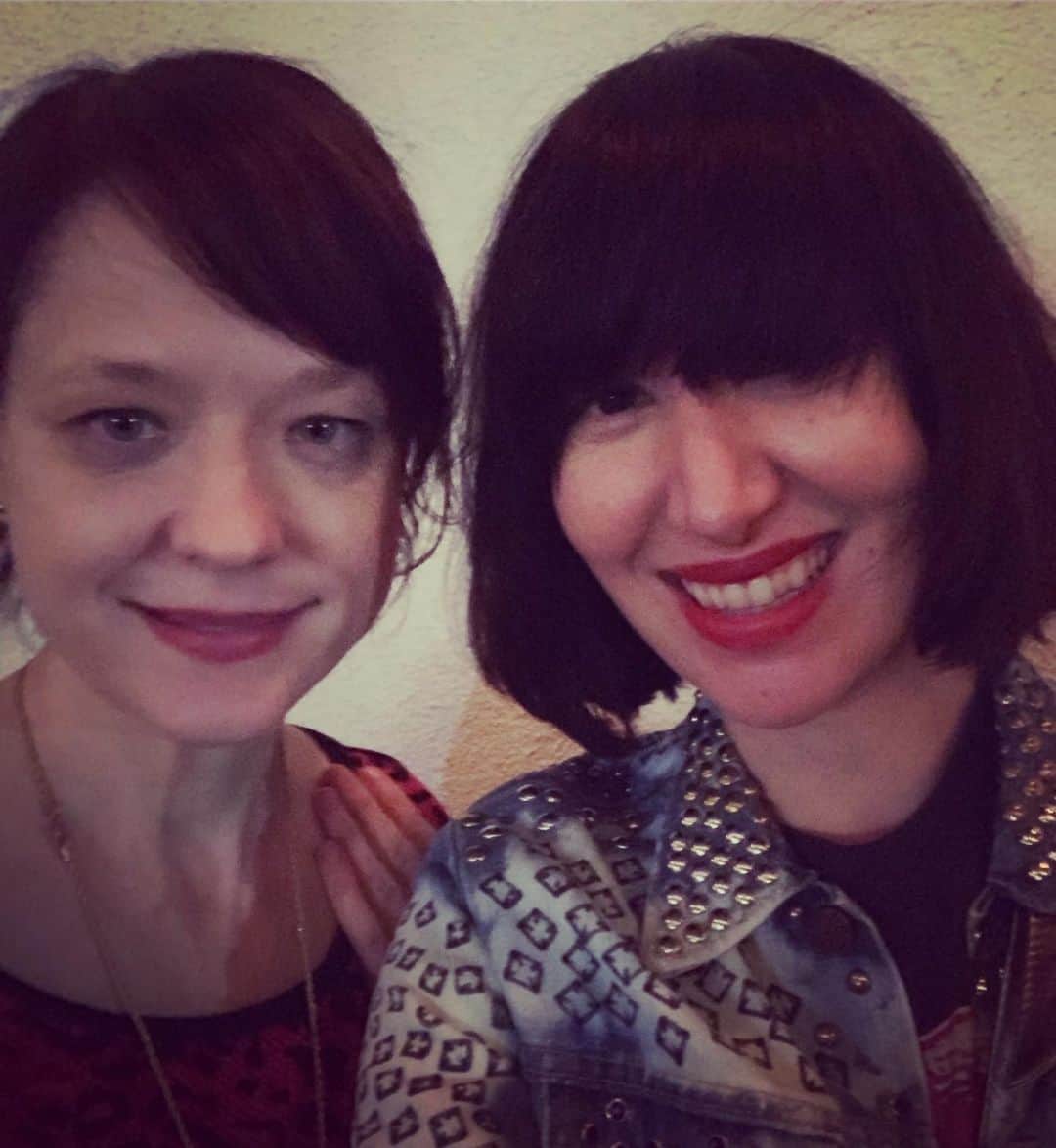 Karen Oさんのインスタグラム写真 - (Karen OInstagram)「Helium rose to the top of my charts back when I was a film student blasting them in my headphones slinking around the east village.  Here’s me and @marytimony after the @exhexband show a few weeks back 💥  Once a fan always a fan- major shout out to the bad ass babes who shaped my fragile eggshell mind right outta high school 🙌 #crushworthy」10月9日 11時34分 - ko