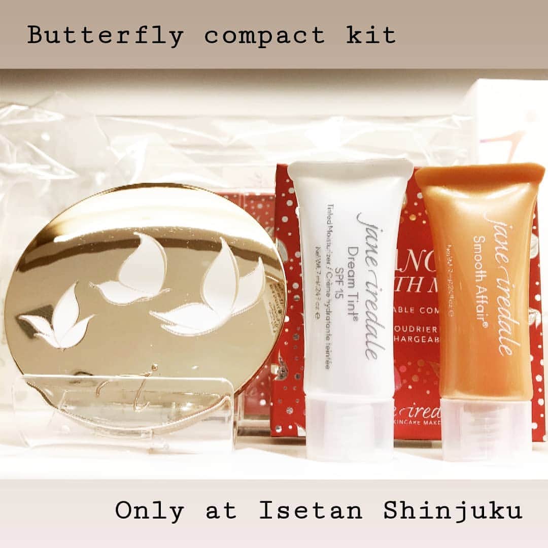 ジェーン・アイルデールのインスタグラム：「【伊勢丹新宿店限定販売】. . バタフライコンパクトキット ¥6,500-(税抜). . バタフライが舞う優美なコンパクトが伊勢丹限定キットに登場。. ミニスムースアフェア・ミニドリームティント・ピュアプレストベースがセットになっており、これだけで簡単にベースメイクが完成！. スムースアフェア と ドリームティント はミニサイズのため、ご旅行など手軽に携帯していただけます。. . また、ハンディブラシ（別売）でパウダーを乗せれば、薄付きながら程よくカバー力のあるセミマットな仕上がりに。. . . 限定20個となっておりますので、気になる方は是非店頭にお越しくださいませ！ . . . . ジェーン・アイルデール　伊勢丹新宿店. 新宿区新宿3-14-1. 伊勢丹新宿店　本館地下2階　ビューティアポセカリー. 直通電話03（3352）1111　大代表. 営業時間：10時～20時」