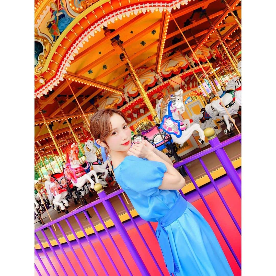 小島みなみさんのインスタグラム写真 - (小島みなみInstagram)「. . It’s a world of wonder and delight A Carousel, a Merry-Go-Round so bright Come and take a ride ’cause it goes . . #ハピネスイズヒア の歌詞 ほんと大好き 🦄 🌈 . . . #ピーターパン  #ウェンディ仮装 #ウェンディ #仮装 #dハロ #dハロ仮装2019 #ディズニーランド #ディズニー #tokyodisneyland #disneyland #ディズニーハロウィン #共通年パ #共通年パス #ファンタジーランド #カルーセル #キャッスルカルーセル #メリーゴーランド #ハロウィン #ハロウィン仮装 #ハロウィンコスプレ」10月9日 12時06分 - kojima_minami_373