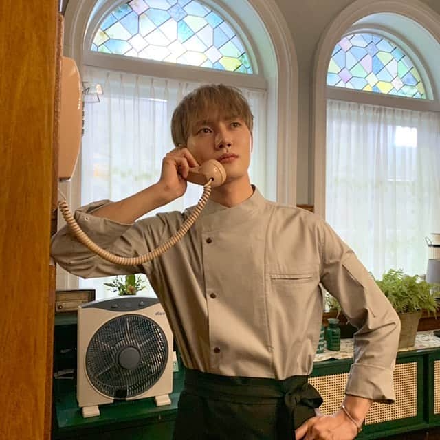 イ・ミンホのインスタグラム：「네 진미챕니다, 여보세요? 오늘 #어쩌다발견한하루 하는날이라구요? 네??? 오늘 5.6, 7.8  4회 연속 방송이라구요??!!!」