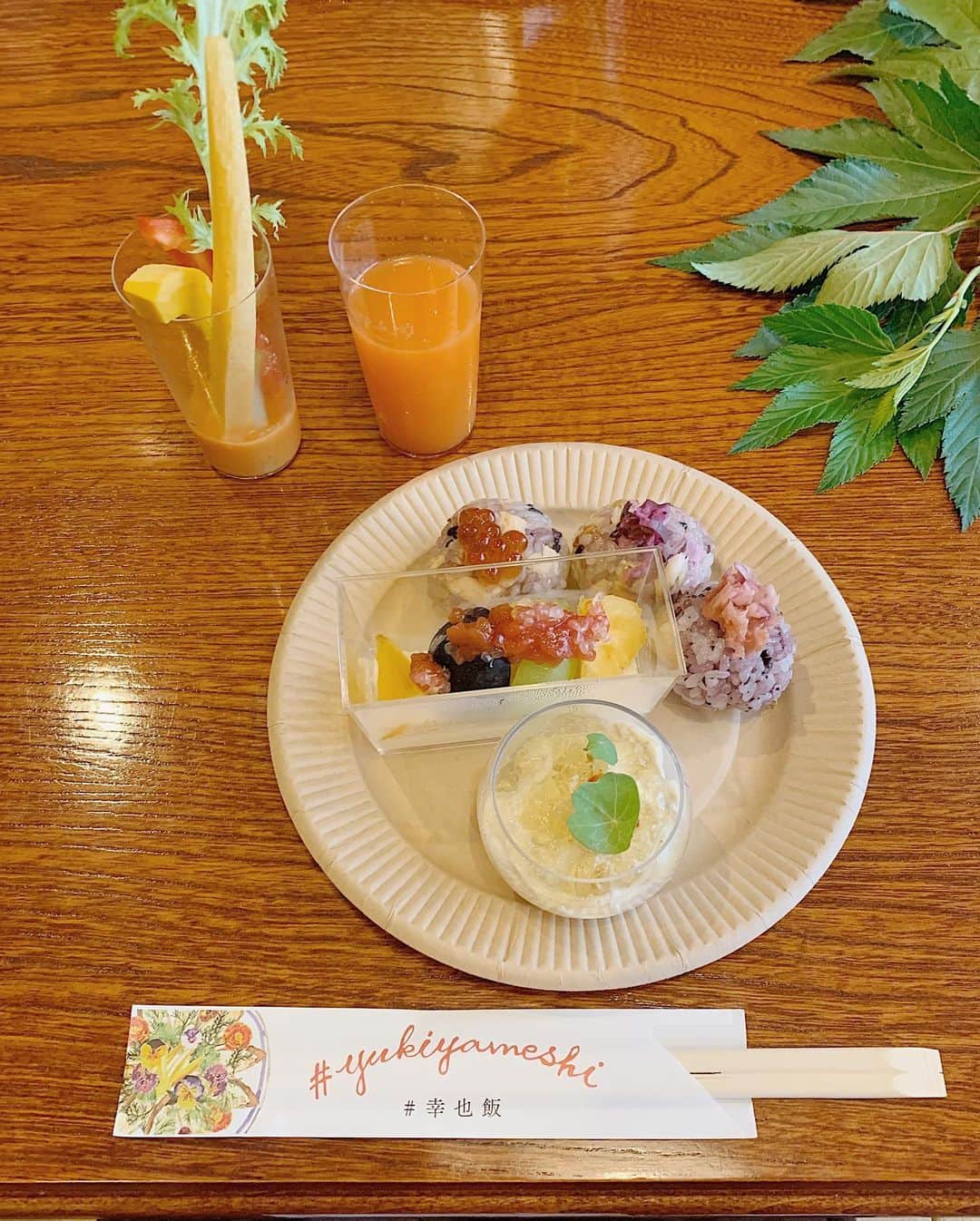 工藤はるかさんのインスタグラム写真 - (工藤はるかInstagram)「ㅤㅤㅤㅤㅤㅤㅤㅤㅤㅤㅤㅤㅤ 先日参加させていただいた とっても素敵なサウナイベント。🧖🏻‍♀️ ㅤㅤㅤㅤㅤㅤㅤㅤㅤㅤㅤㅤㅤ 朝からサウナで汗をかいて、 @est_jp のスキンケアでお肌を潤し、 念願の #幸也飯 をいただくという とっても贅沢な時間🌿 お野菜たっぷりなのが嬉しすぎた🥺 野菜だいすき🥒🥕🍆🥑🍅 初めて食べたフィンガーライムが美味しくて衝撃でした ㅤㅤㅤㅤㅤㅤㅤㅤㅤㅤㅤㅤㅤ 実際に砂漠での実証実験も行われたという @est_jp の化粧水、 砂漠のような極度の乾燥にも耐える保湿力は さすがの一言。👏🏻 ㅤㅤㅤㅤㅤㅤㅤㅤㅤㅤㅤㅤㅤ 写真には写っていないけど、 だいすきな日中用美容液もお土産で頂いので 愛用したいと思います❤︎ ㅤㅤㅤㅤㅤㅤㅤㅤㅤㅤㅤㅤㅤ #est #pr #エスト #エストザローション」10月9日 12時15分 - har_326