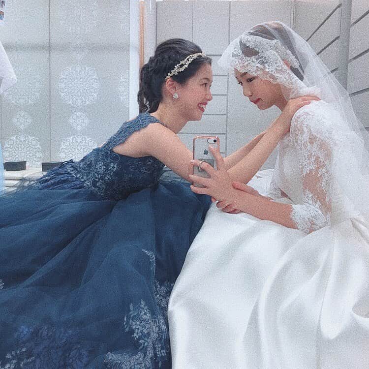 美舞さんのインスタグラム写真 - (美舞Instagram)「☆ . 何やってんの 、！笑 . #ドレス #ウェディング #花嫁」10月9日 12時16分 - mibuki__.39