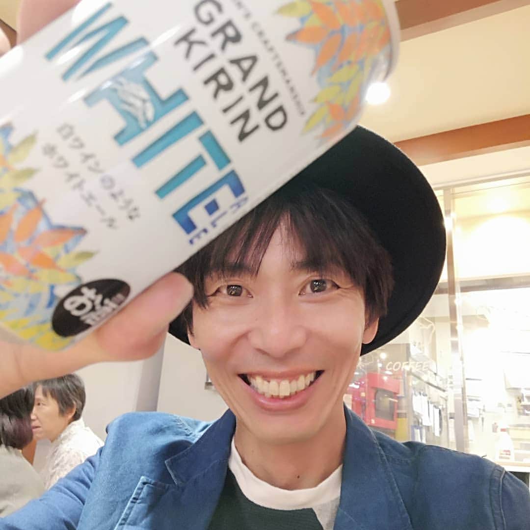 岡田達也のインスタグラム：「新しいものが出ると、確かめられずにいられないのです。  #グランドキリン #WHITE #岡田達也」