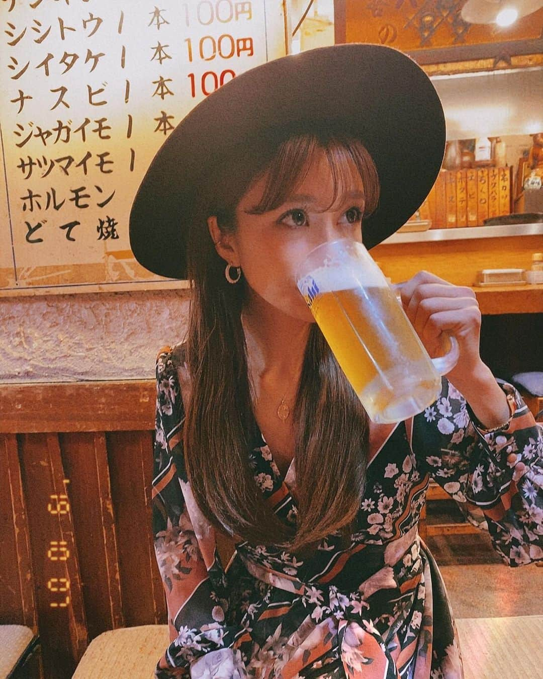 梯真奈美さんのインスタグラム写真 - (梯真奈美Instagram)「いい感じに渋めの串カツ屋さん🏮 大阪行くといつも串カツはしごしちゃうんよねー😂 この日もいーっぱい笑って楽しかったなぁ😂💓 #大阪 #通天閣 #新世界 #eimy #eimyistoire」10月9日 12時58分 - official_manami