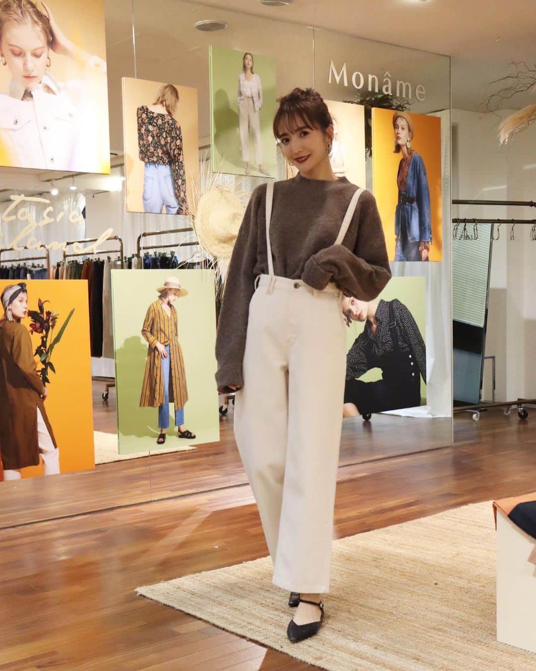 平木愛美さんのインスタグラム写真 - (平木愛美Instagram)「hello💙 最近の展示会やおかいもの⚪️ . コート、ワンピ、パンツ、色々オーダーしたので届くの楽しみだな♡  この、真っ白！！すぎないとっても可愛い白のトレンチが、色もサイズ感も全てお気に入りです。  ireneのドレスもふわっとする裾がとーーーっても可愛かった。  はあ、可愛い洋服たちにきゅんとします。 . / @_irene__official_ @yanuk_official @moname.official @stunninglure」10月9日 13時29分 - manamihiraki