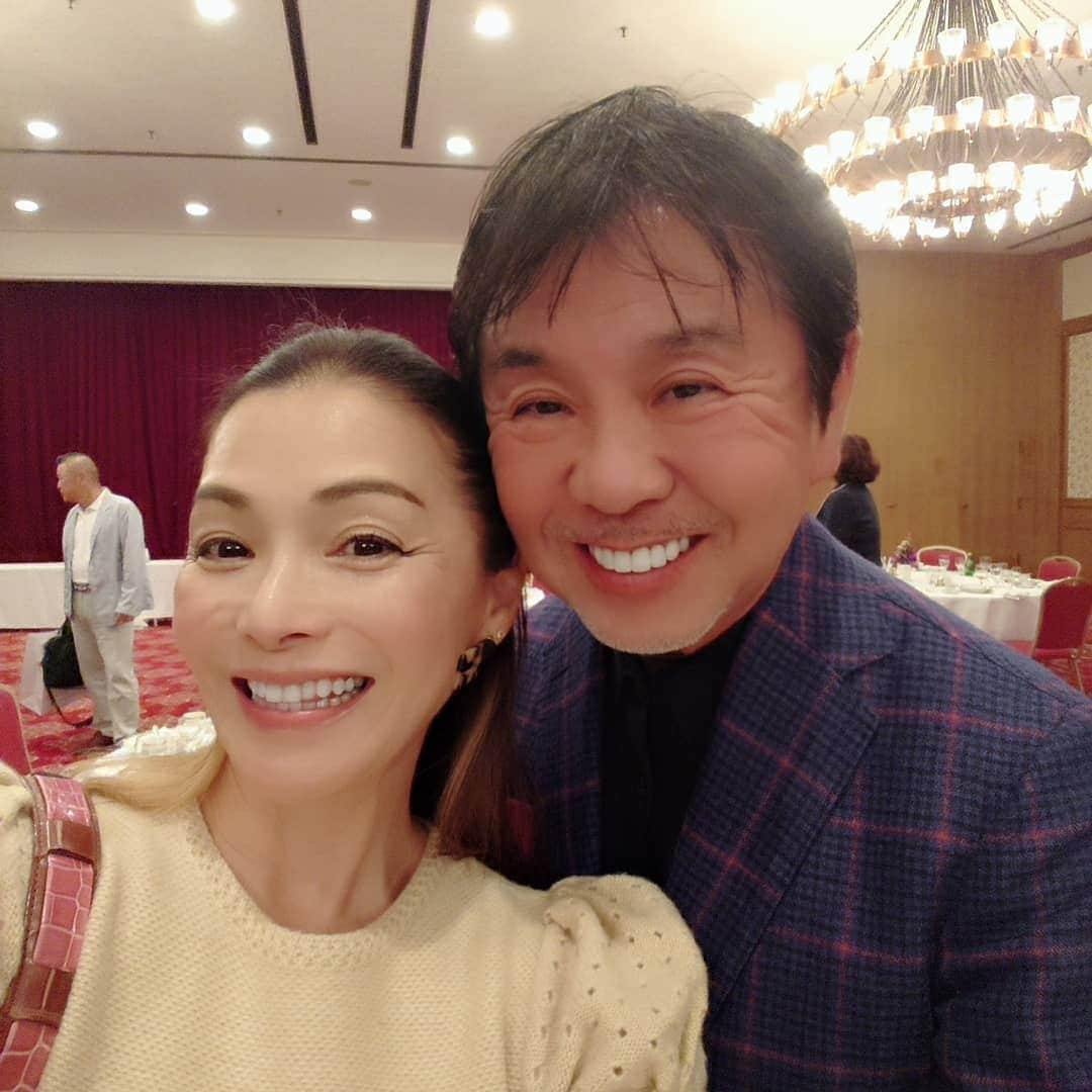 渡辺めぐみさんのインスタグラム写真 - (渡辺めぐみInstagram)「秋の園遊会「2019 kitamura CUP 」 川奈で楽しいゴルフコンペでしたよ😁👍👍👍 ゴルフウェアは、Callawayです😌💓 あゆみちゃん、杏子ちゃん、設楽さん、井上さん⤴️⤴️⤴️⤴️ 北村社長❤️美知子さん、二日間大変お世話になりました😁⤴️⤴️⤴️ 楽し過ぎる、コンペでした😁⤴️⤴️⤴️ 今年ゲットした、キタムラのバッグは、ファーの着いた可愛い焦げ茶のバッグでーす😁⤴️⤴️⤴️ 使うの楽しみ❤️⤴️❤️⤴️❤️⤴️❤️⤴️ スタッフの、皆様お疲れ様でした😁❤️👍 そして、有り難うございました😁👍👍👍 #川奈ホテル#ゴルフコンペ#ゴルフ#golf#Callaway#ゴルフ女子 #川奈カントリークラブ#キタムラ写真投稿 #キタムラ#instagrammer #instagramjapan #instagram #instagramgolf #instagramlike #instagramgood」10月9日 13時31分 - meguheart