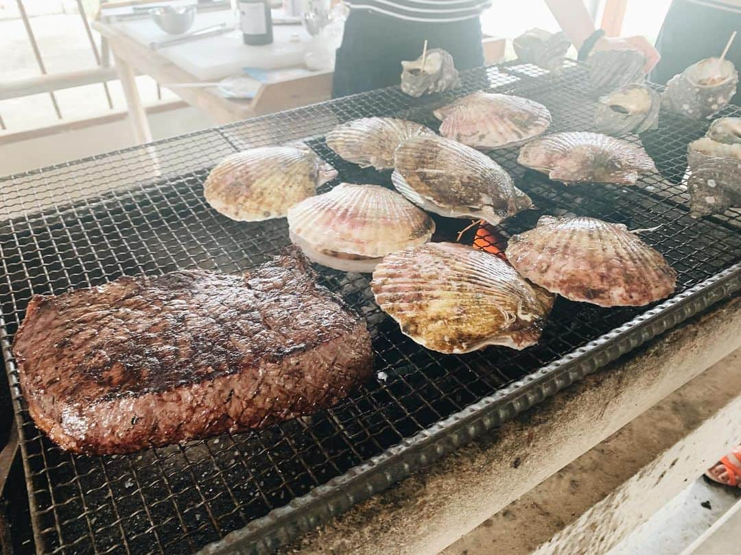 畦田ひとみさんのインスタグラム写真 - (畦田ひとみInstagram)「. 美味しいのんドドドーン！ カレーとか他のものもあったけど撮るより先に口が動いてました( ◠‿◠ )全部本当に美味しかた！そして美味しいワイン🤤しあわへ〜 . #BBQ #okayama #岡山 #ルーラルカプリ農場  #food  #foodgrams  #wine #海鮮　 #photography #farm  #pic #写真」10月9日 13時53分 - uneda_hitomi