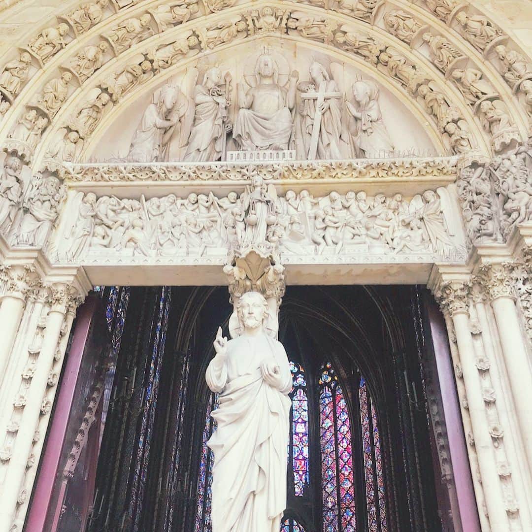 東佳苗さんのインスタグラム写真 - (東佳苗Instagram)「教会巡りなど⛪️💒❤︎ #saintchapel のステンドグラス圧巻でした…😭💜💫✨ #chapellenotredamedelamédaillemiraculeuse」10月9日 14時01分 - usagi_kanae