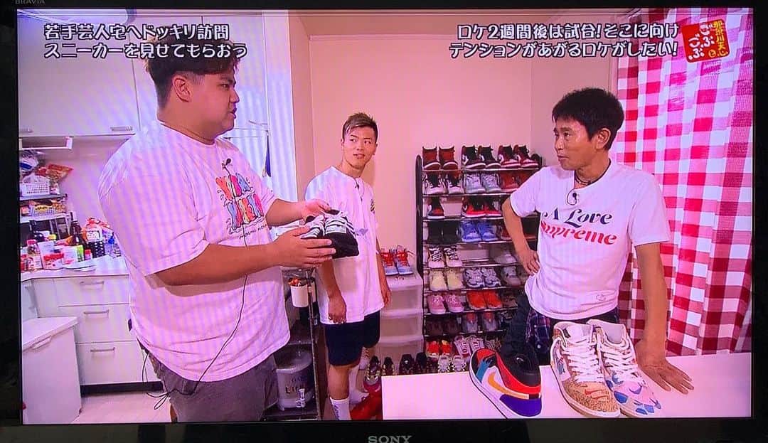 池田真一のインスタグラム：「ごぶごぶありがとうございました！ 浜田さんと那須川天心さんがいきなり家に来るという人生最大のドッキリでした！ でも死ぬほど楽しかったです！ 合鍵盗まれてあんなに嬉しい事はありません☺️ 浜田さんにシバかれたので天心さんにも蹴ってもらったら良かった😆 あれ？ケツってこんなに小さかった？」