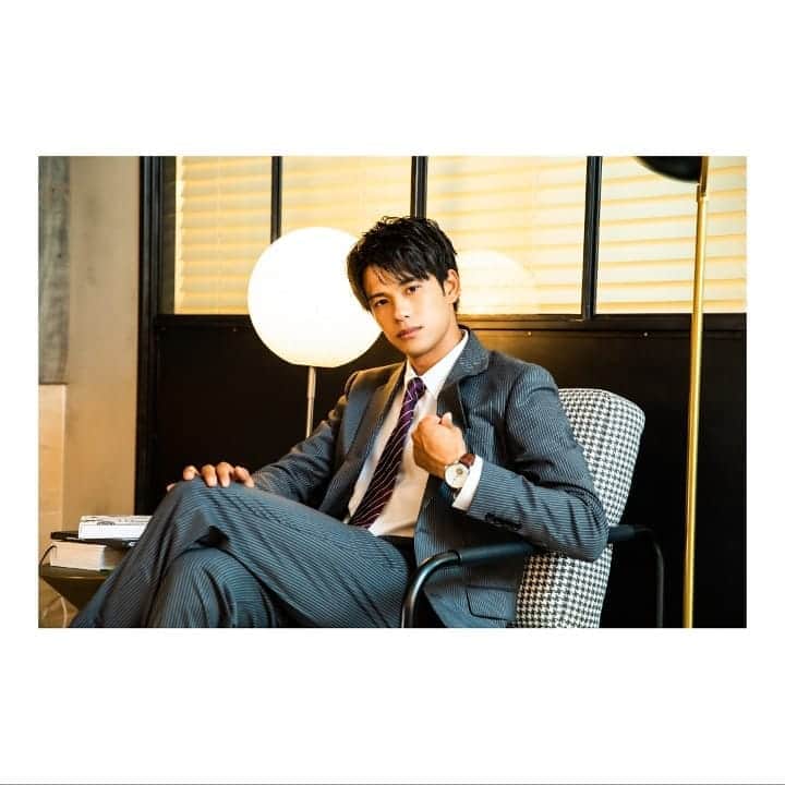 森崎ウィンのインスタグラム：「#ぴあ #エッセイ  第１１回更新されました(^O^) いつも報告遅くなってますね(TT) ごめんなさい!!! 是非読んでくださいな(^O^) うふふ #森崎ウィン  #winmorisaki  #コメを読むのが楽しいのだ #aminigtooverseas」