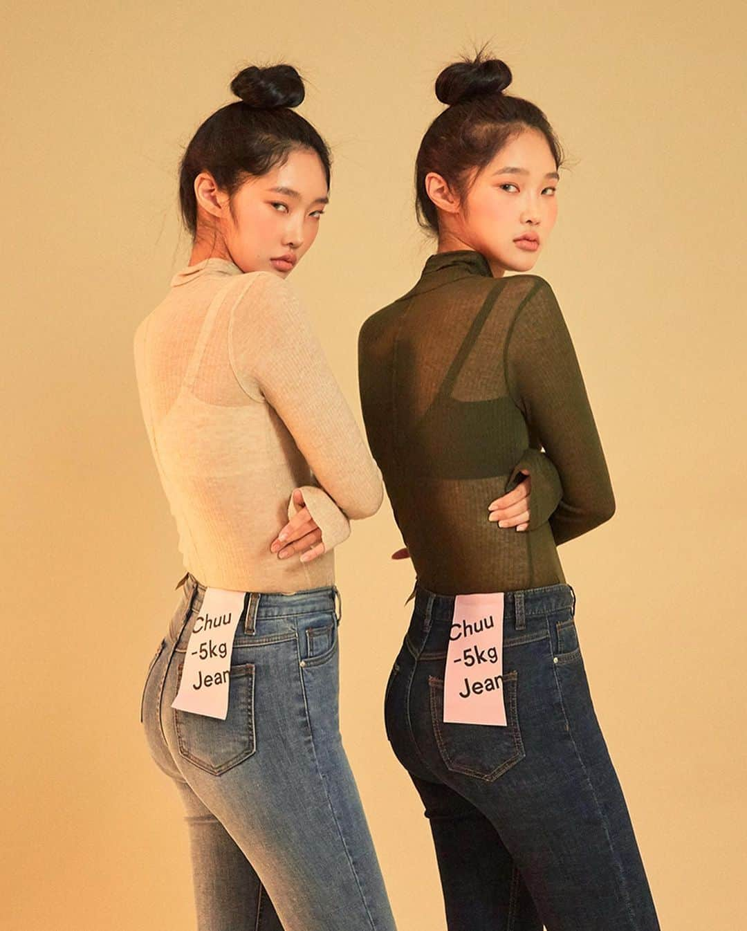 Chuuさんのインスタグラム写真 - (ChuuInstagram)「classic edition open👖🤗 #chuuseoul #마이너스진 #오키로진」10月9日 14時44分 - chuu_official